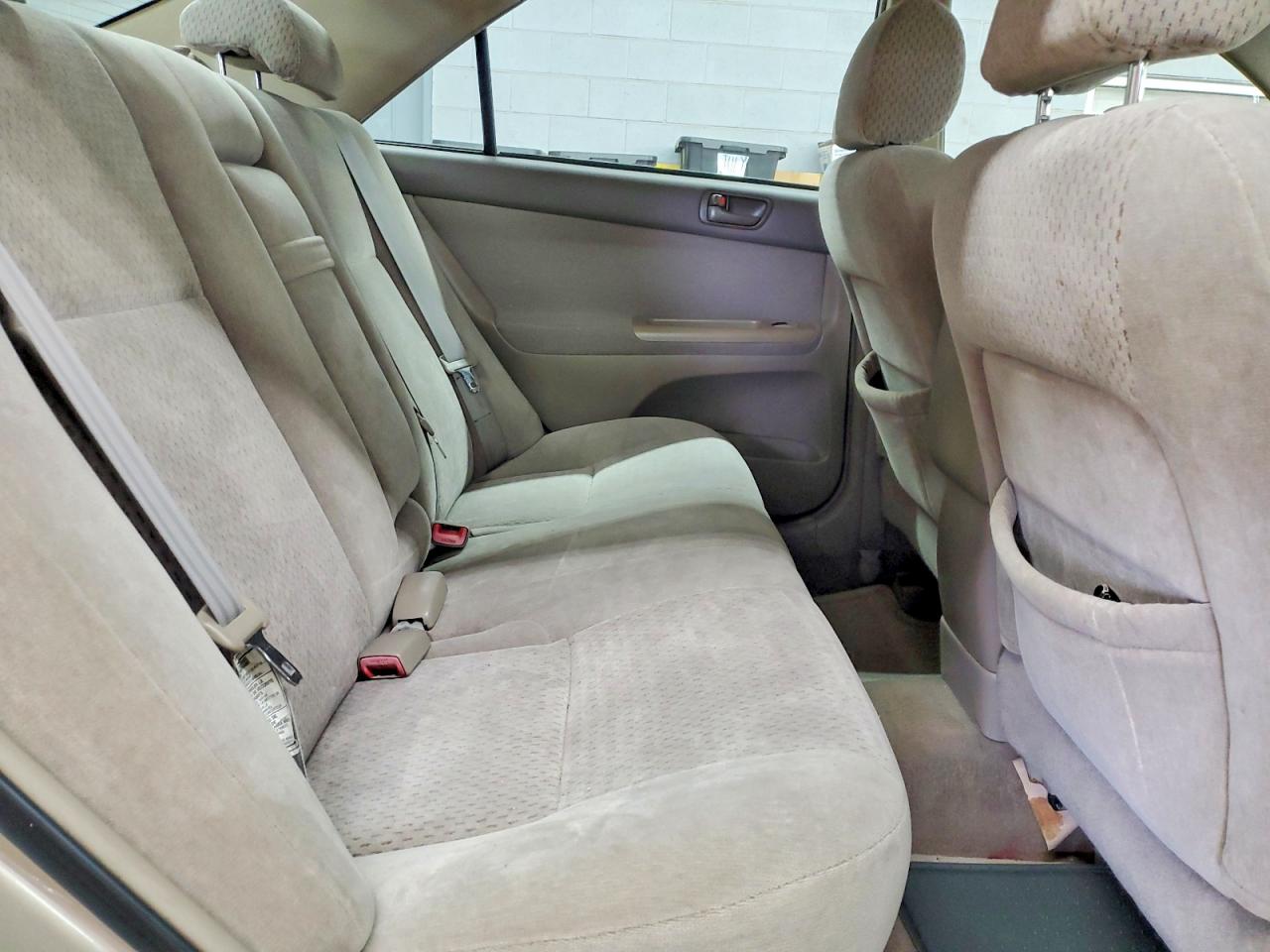 2004 Toyota Camry Le Tan vin: 4T1BE32K34U860544