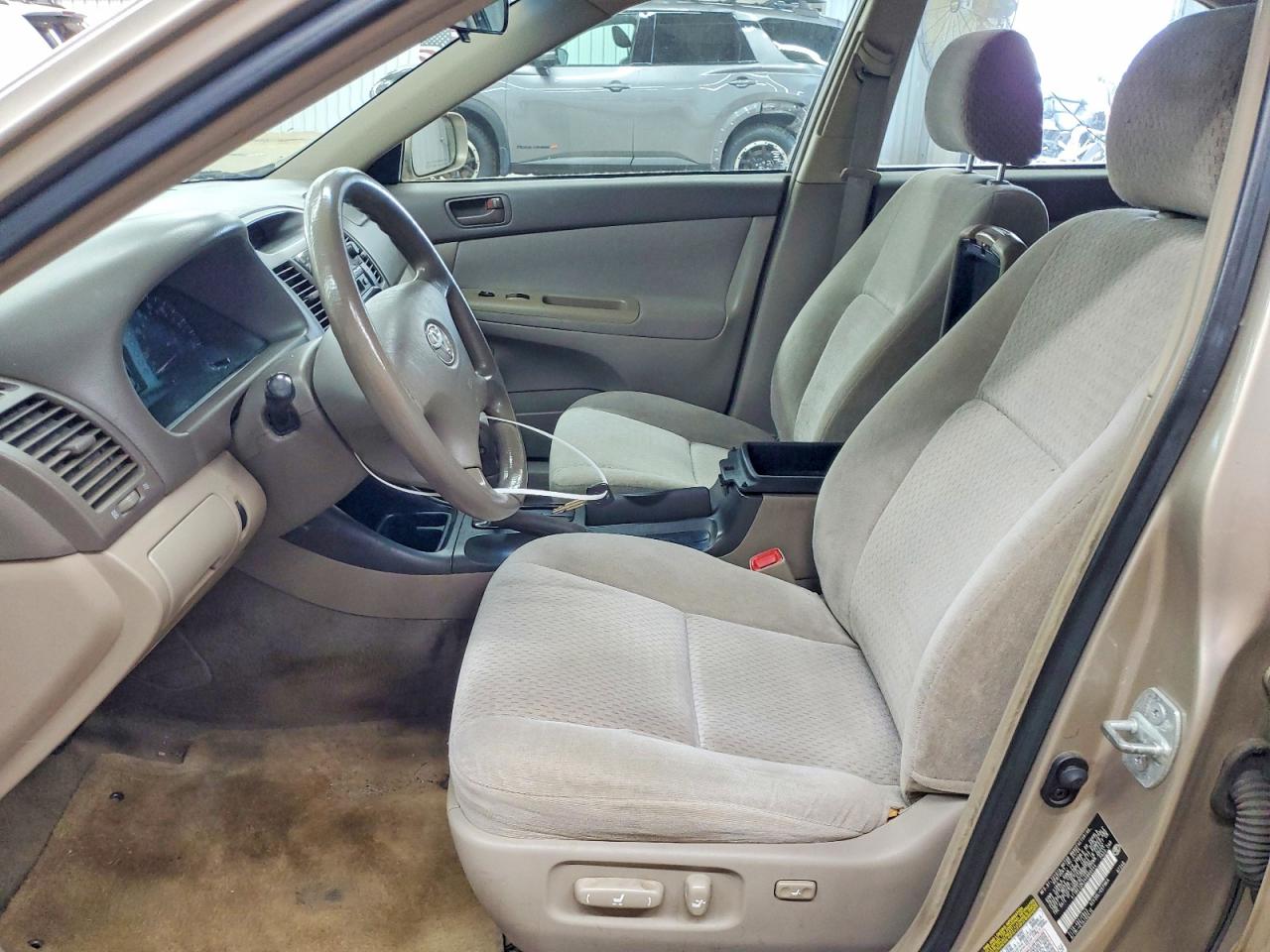 2004 Toyota Camry Le Tan vin: 4T1BE32K34U860544