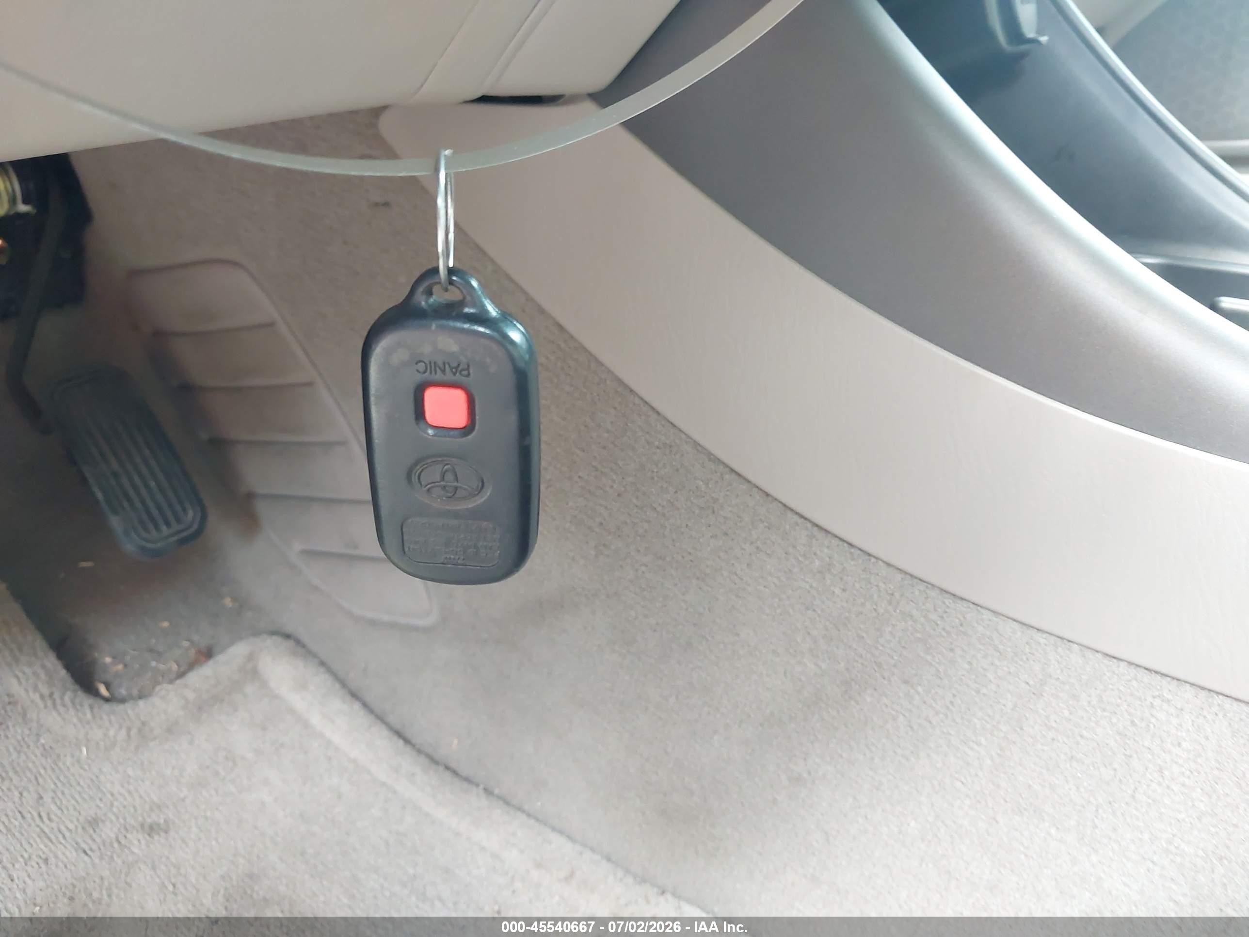 2004 Toyota Camry Le Champagne vin: 4T1BE32K34U895732