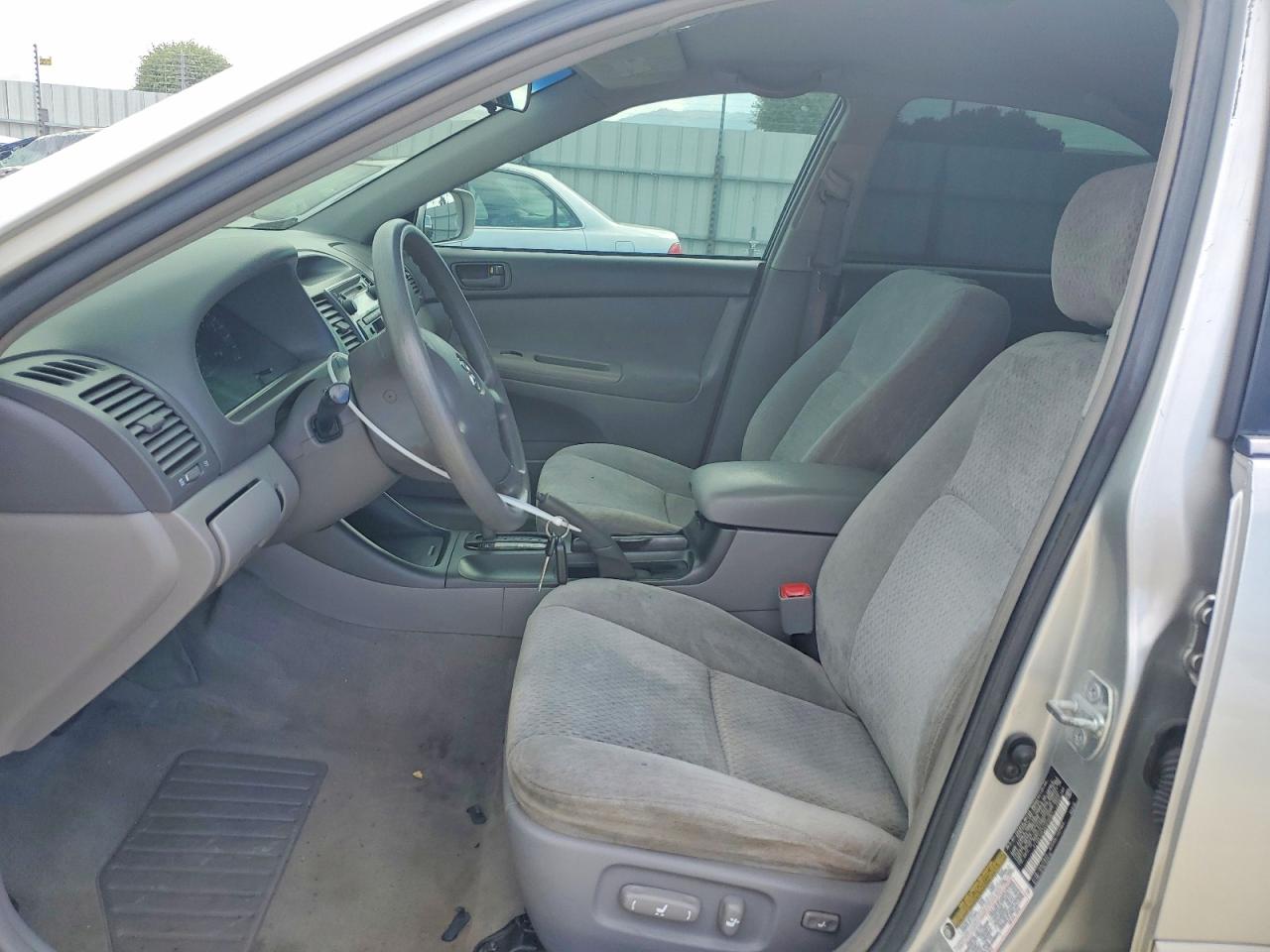2004 Toyota Camry Le Gray vin: 4T1BE32K34U934061