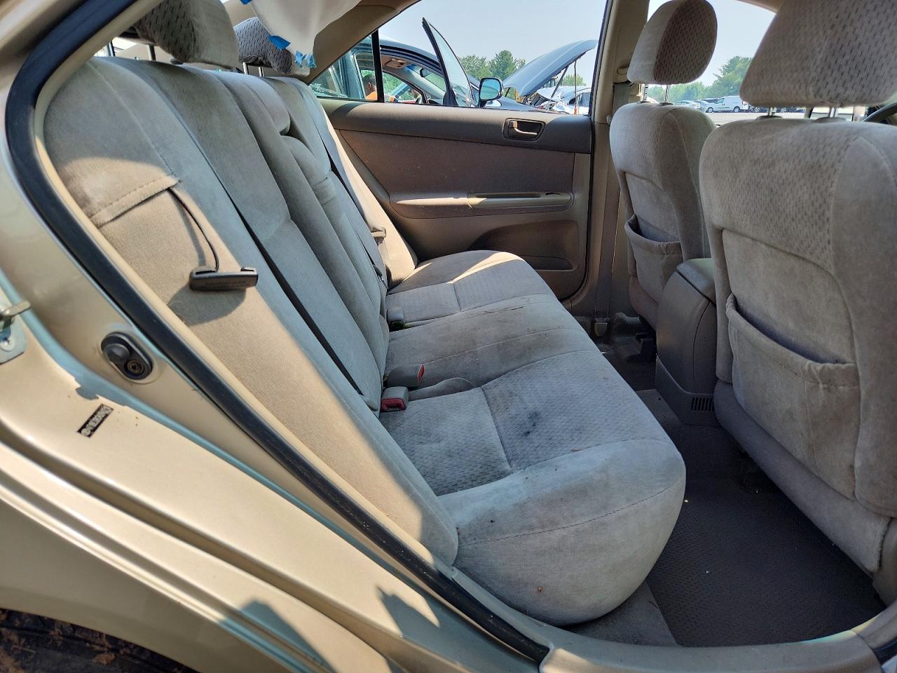 2004 Toyota Camry Le Silver vin: 4T1BE32K34U940216