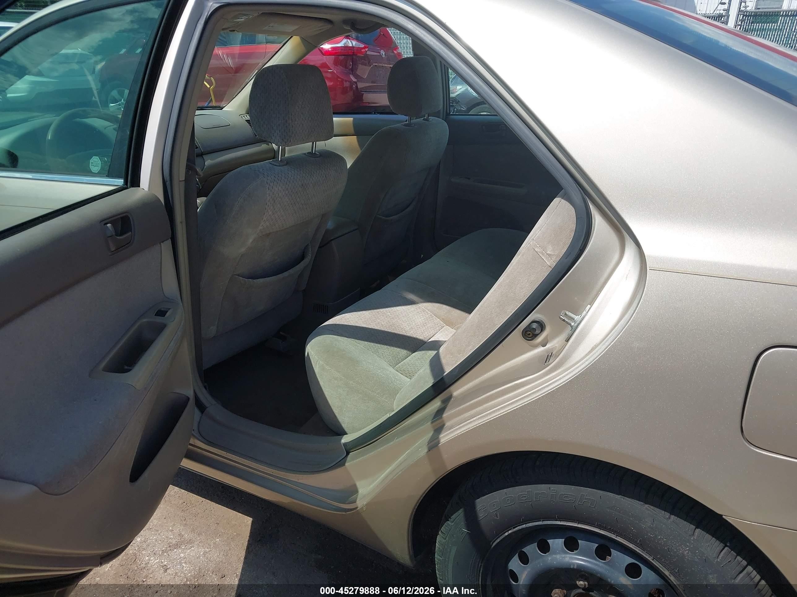 2004 Toyota Camry Std Gold vin: 4T1BE32K34U940393