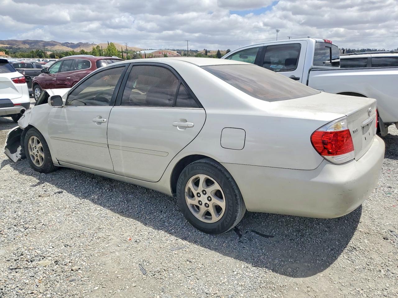 2005 Toyota Camry Le Silver vin: 4T1BE32K35U011967