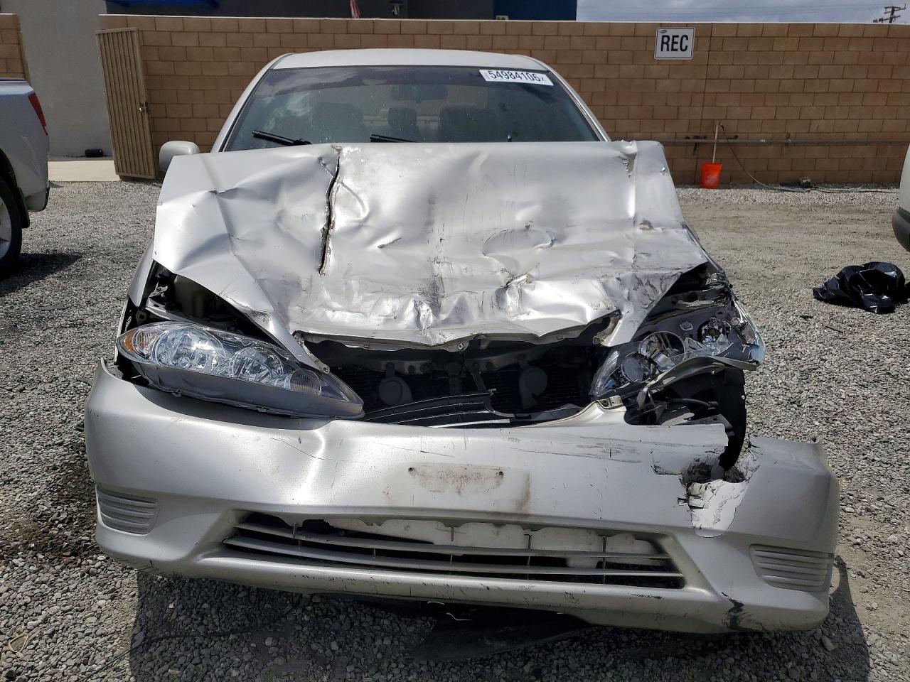 2005 Toyota Camry Le Silver vin: 4T1BE32K35U011967