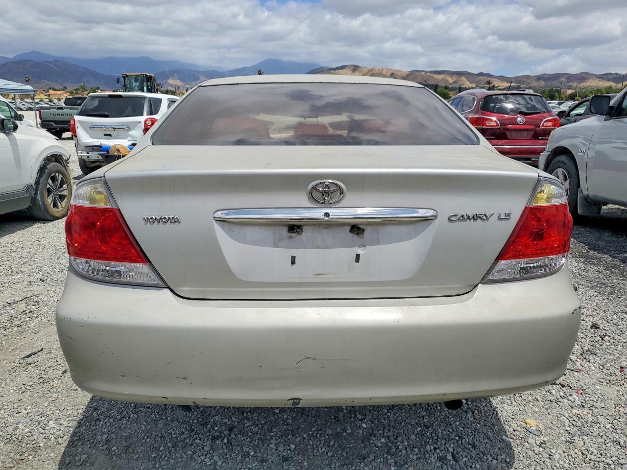 2005 Toyota Camry Le Silver vin: 4T1BE32K35U011967