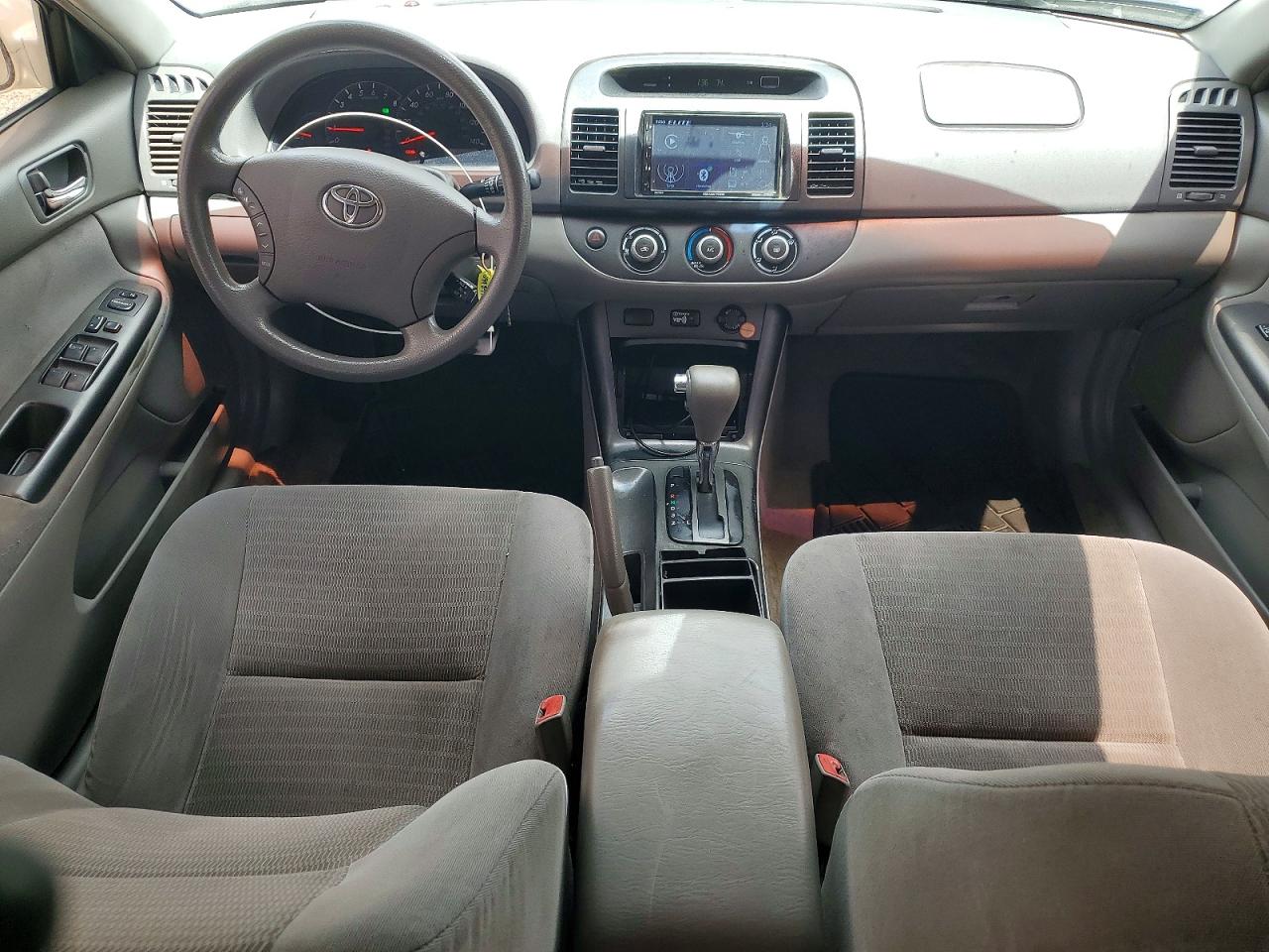 2005 Toyota Camry Le Silver vin: 4T1BE32K35U011967