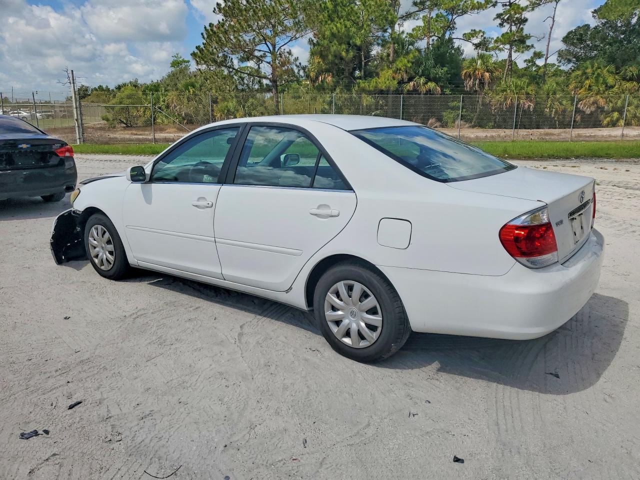 2005 Toyota Camry White vin: 4T1BE32K35U015923