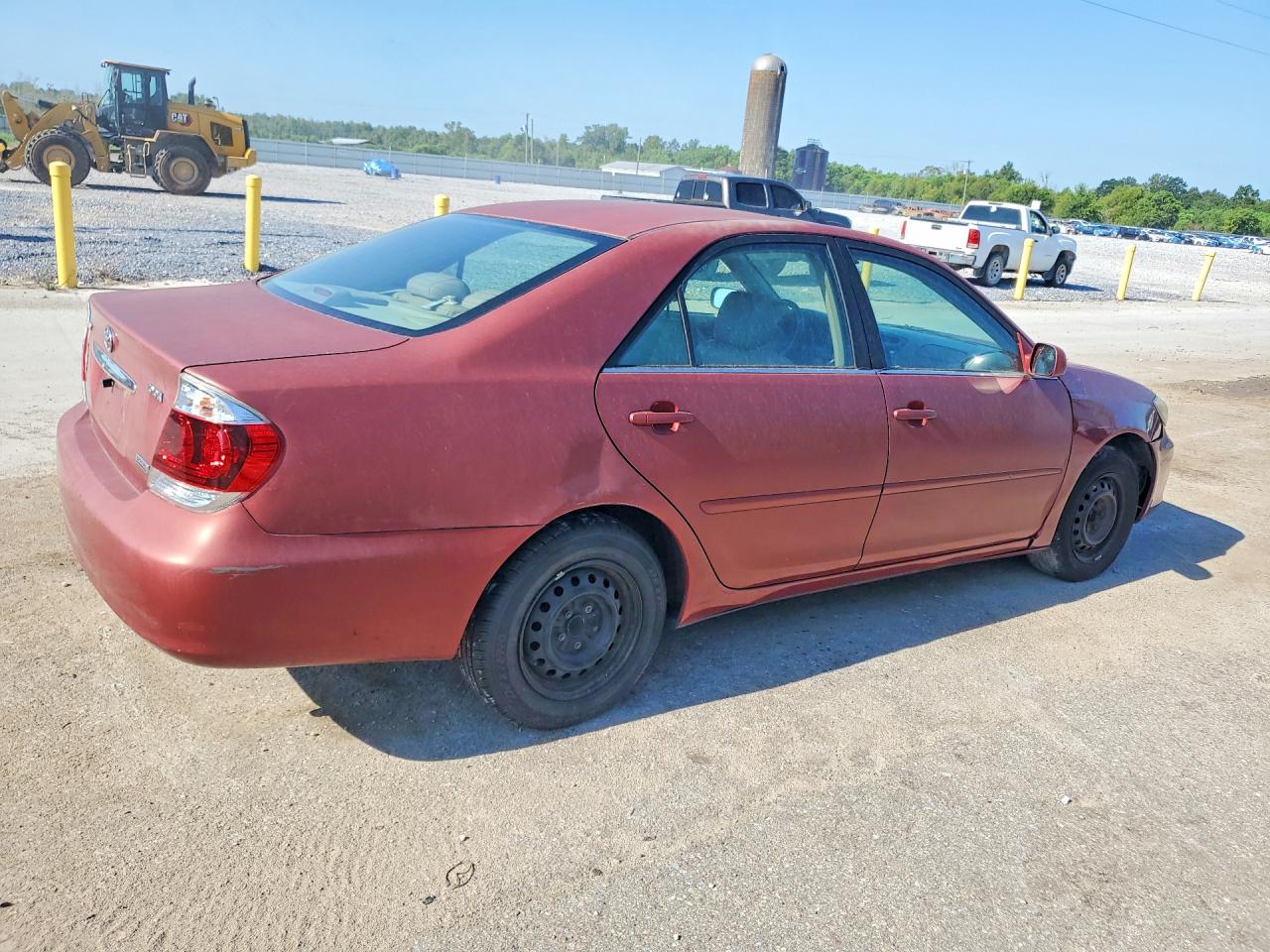 2005 Toyota Camry Le Red vin: 4T1BE32K35U018871