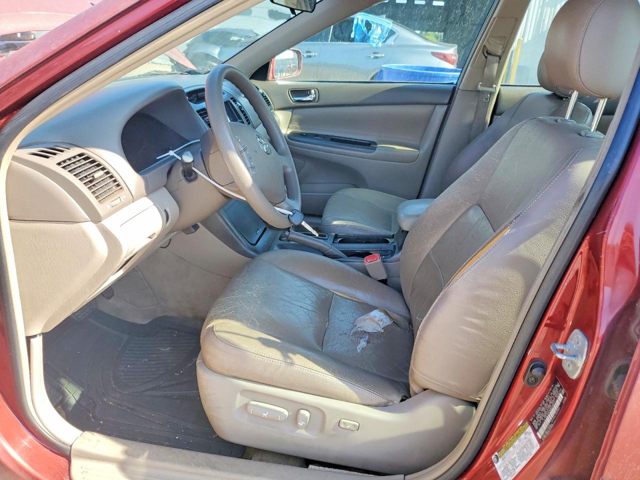 2005 Toyota Camry Le Red vin: 4T1BE32K35U018871