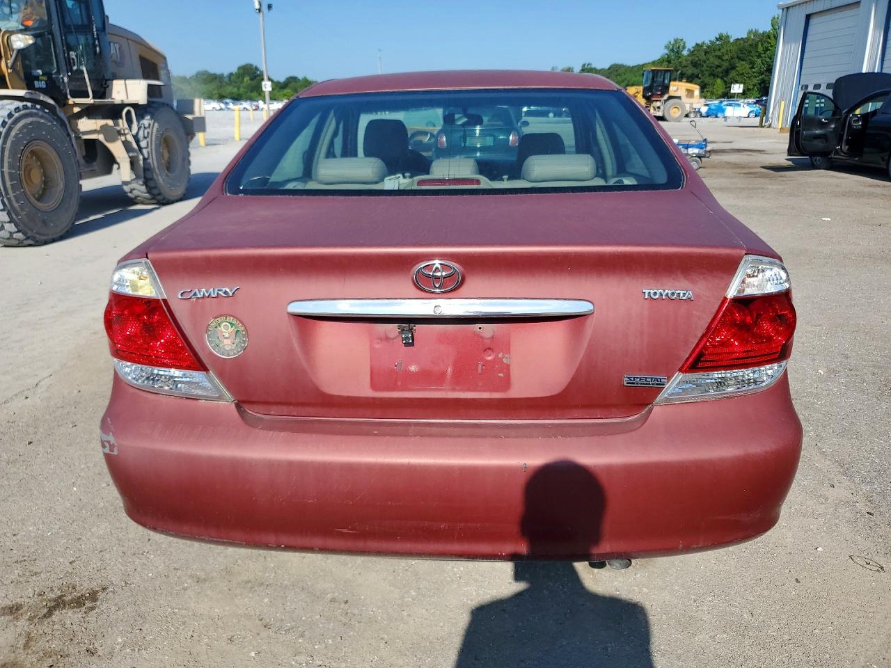 2005 Toyota Camry Le Red vin: 4T1BE32K35U018871
