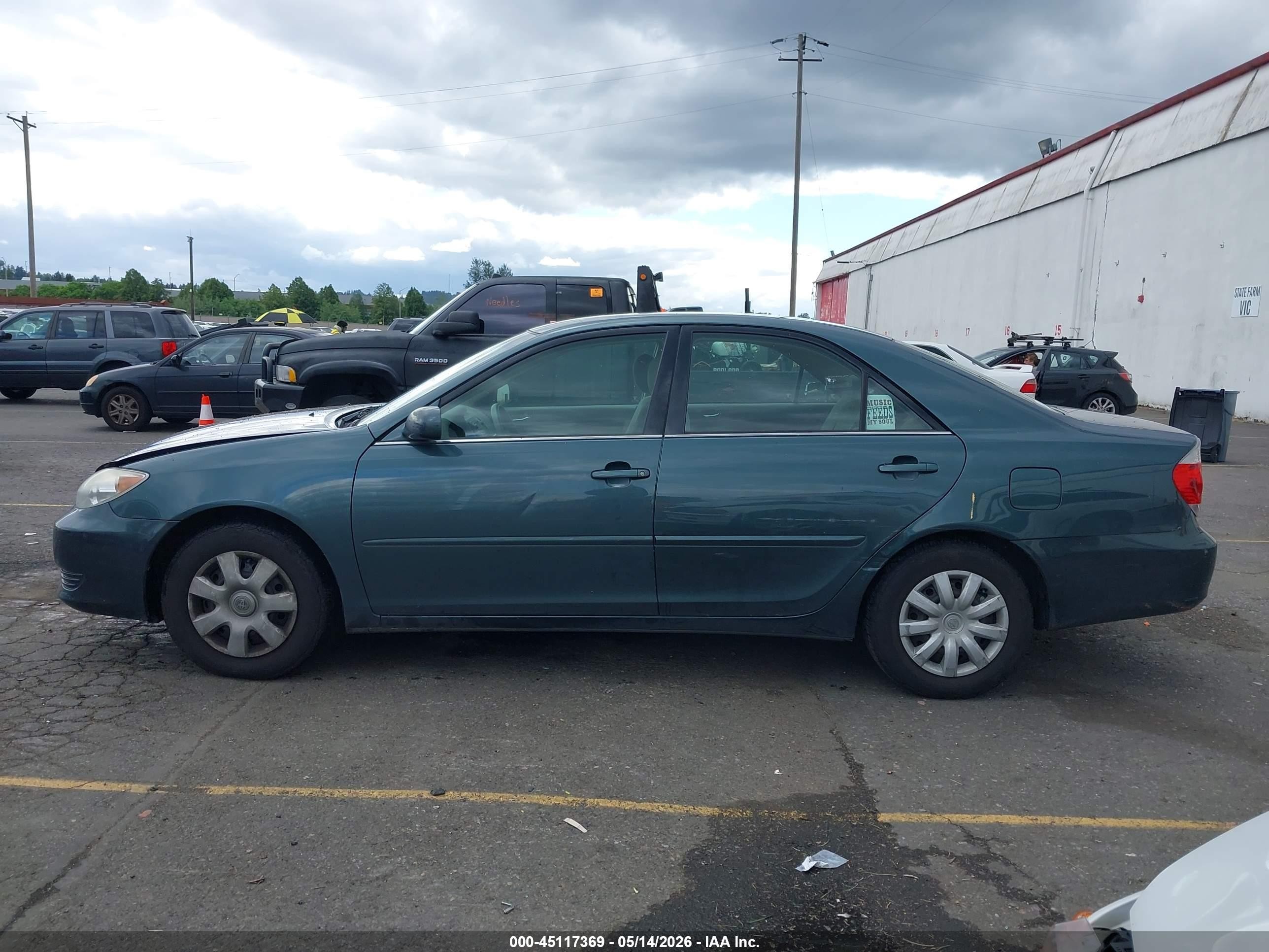 2005 Toyota Camry Le Зеленый vin: 4T1BE32K35U058173