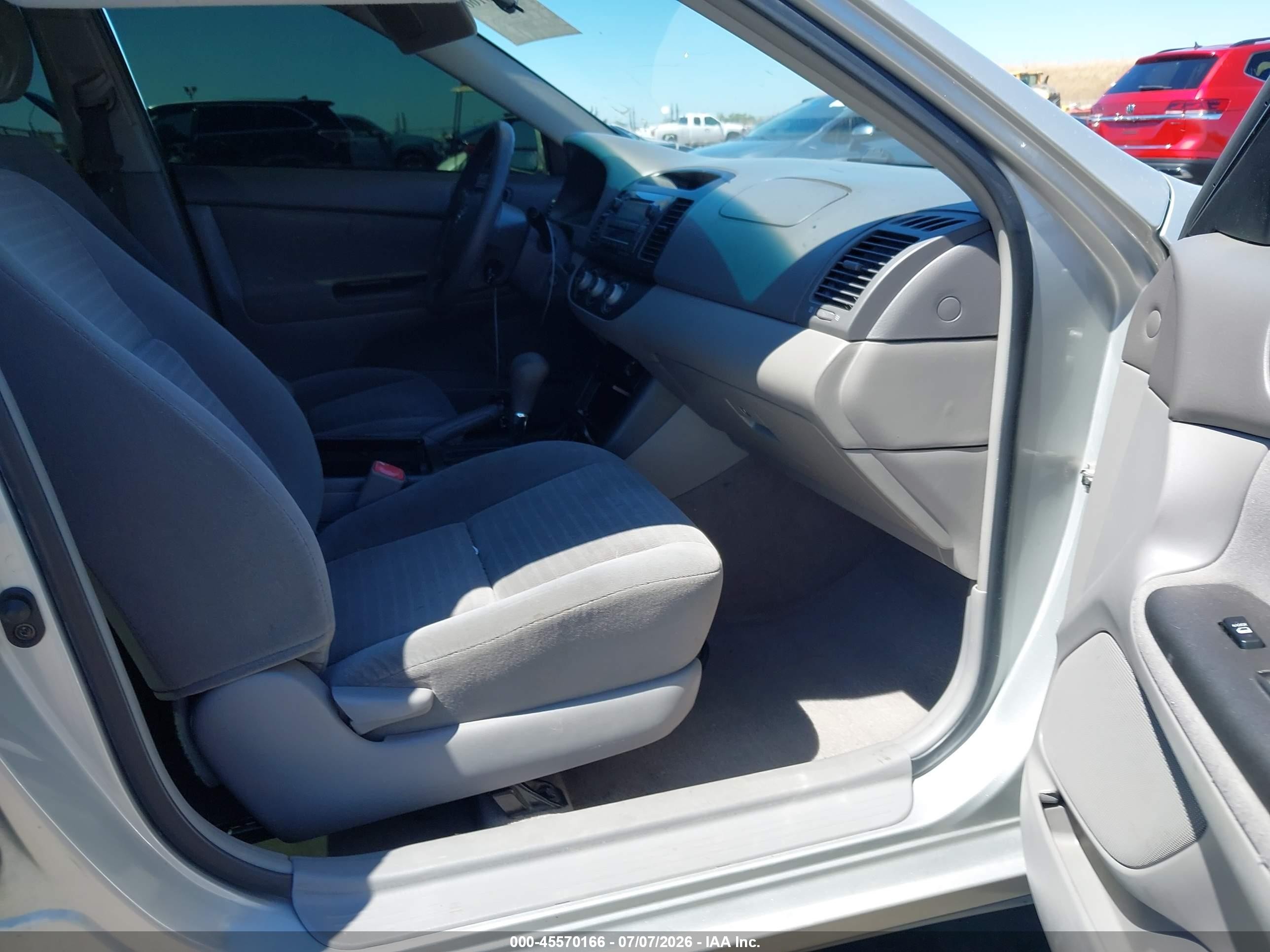 2005 Toyota Camry Le Silver vin: 4T1BE32K35U059811