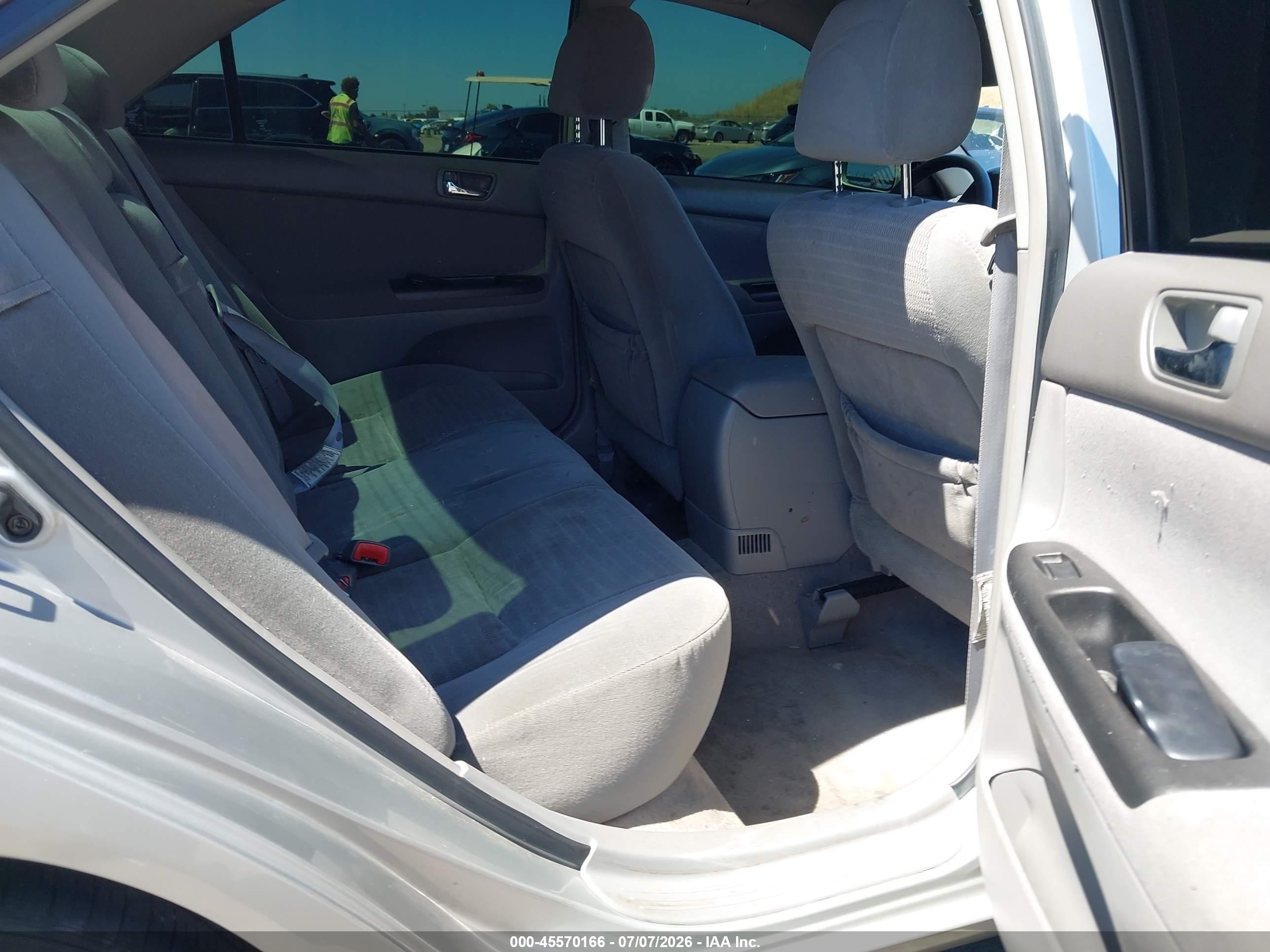 2005 Toyota Camry Le Silver vin: 4T1BE32K35U059811