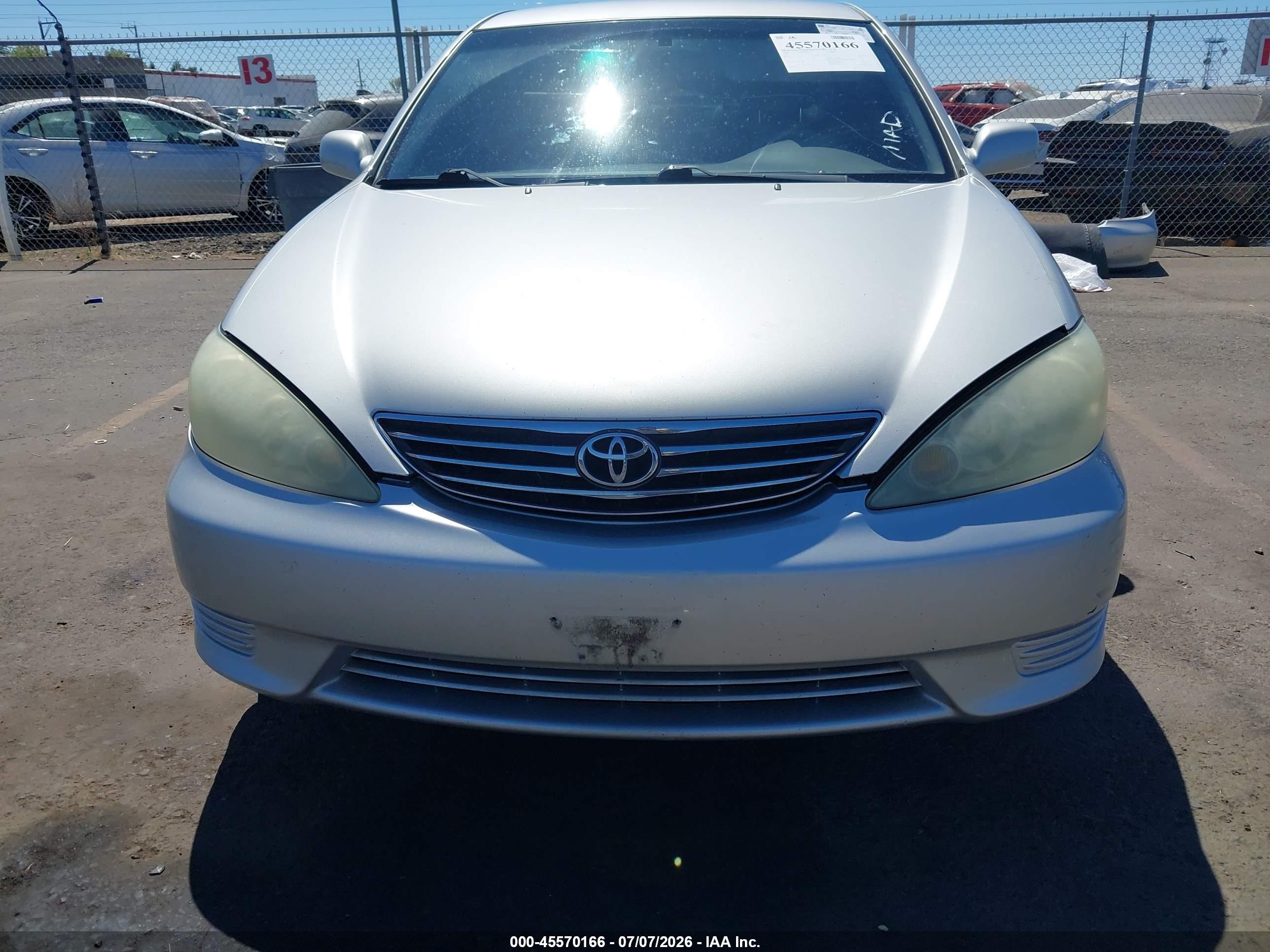 2005 Toyota Camry Le Silver vin: 4T1BE32K35U059811