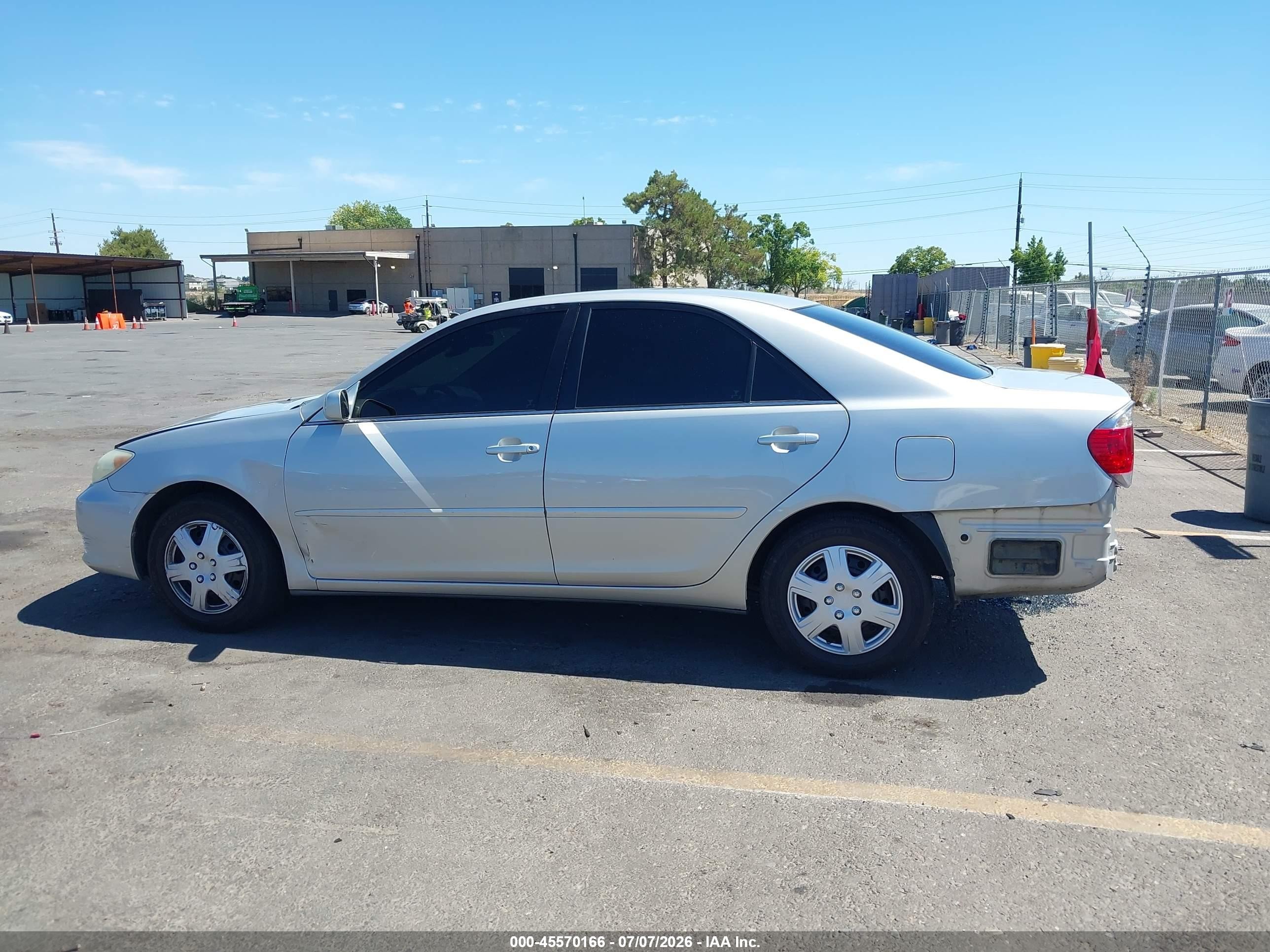 2005 Toyota Camry Le Silver vin: 4T1BE32K35U059811