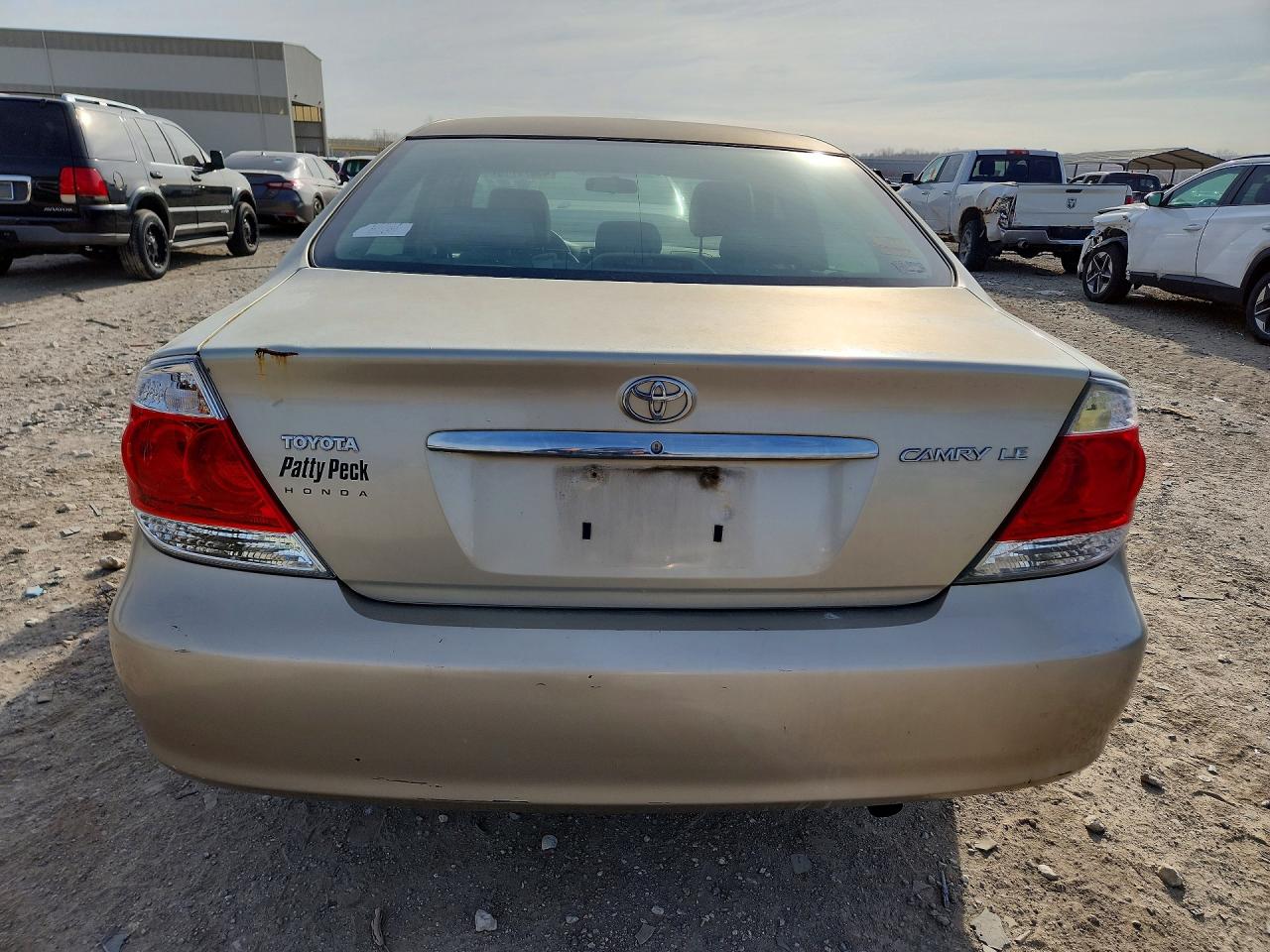 2005 Toyota Camry Le Tan vin: 4T1BE32K35U066628