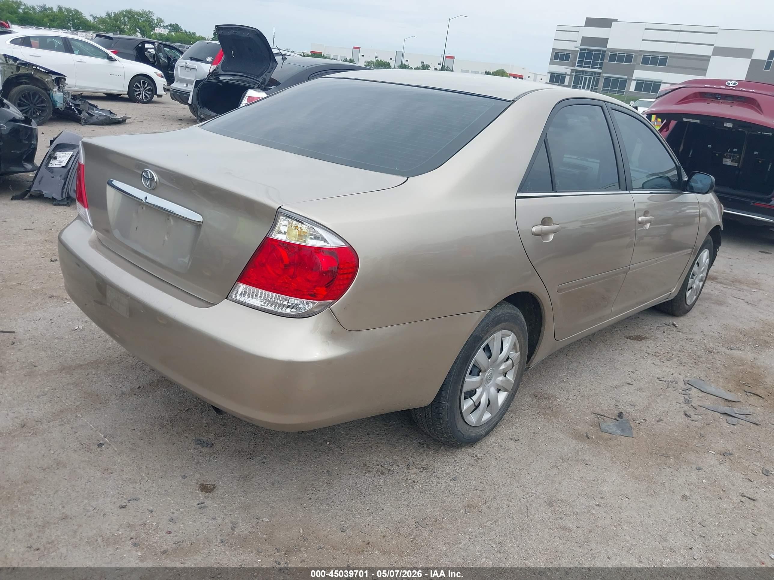 2005 Toyota Camry Le Gold vin: 4T1BE32K35U096454