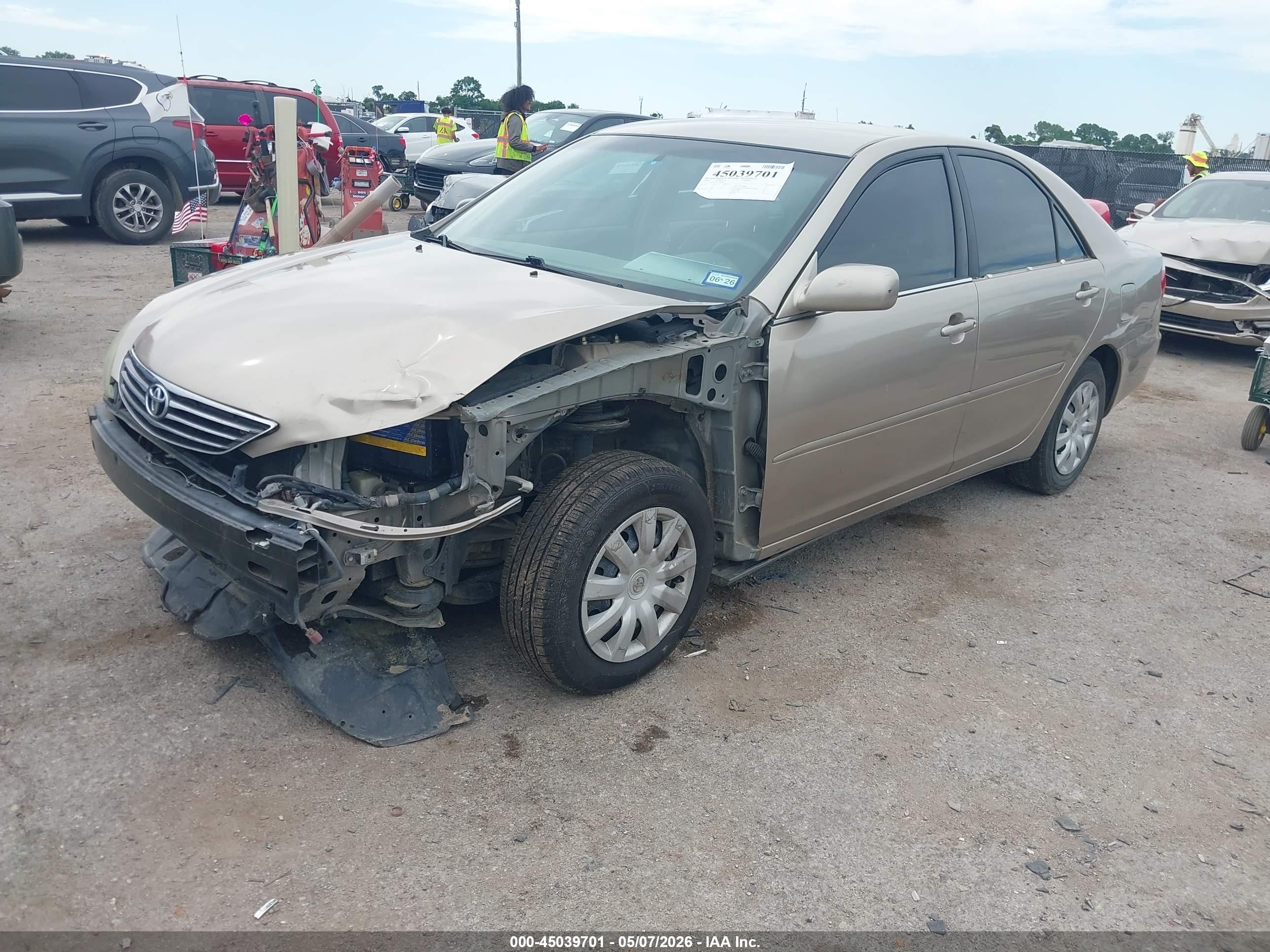 2005 Toyota Camry Le Gold vin: 4T1BE32K35U096454
