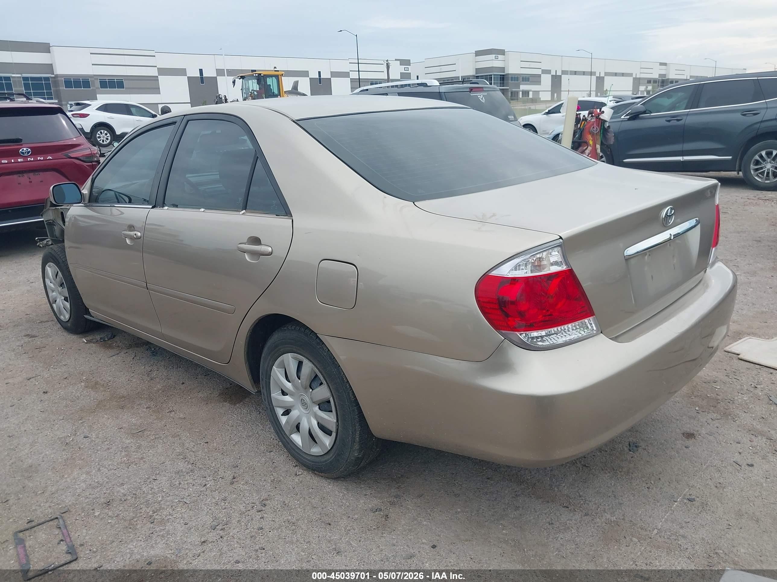 2005 Toyota Camry Le Gold vin: 4T1BE32K35U096454