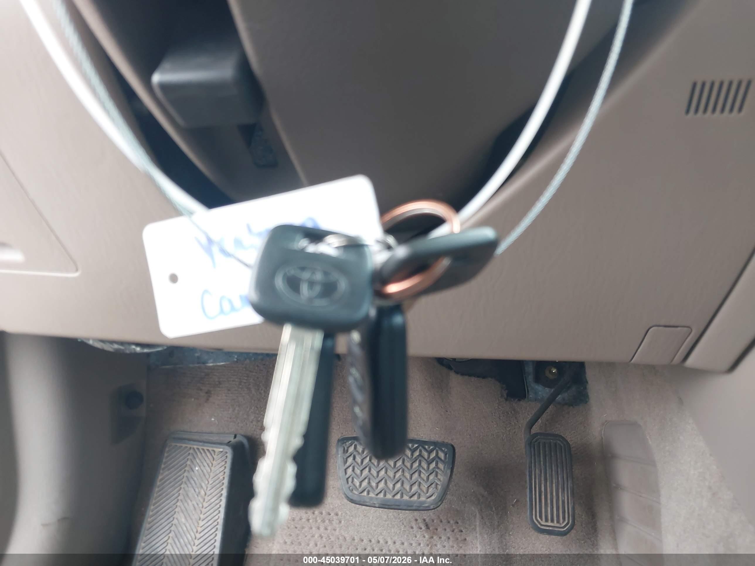 2005 Toyota Camry Le Gold vin: 4T1BE32K35U096454