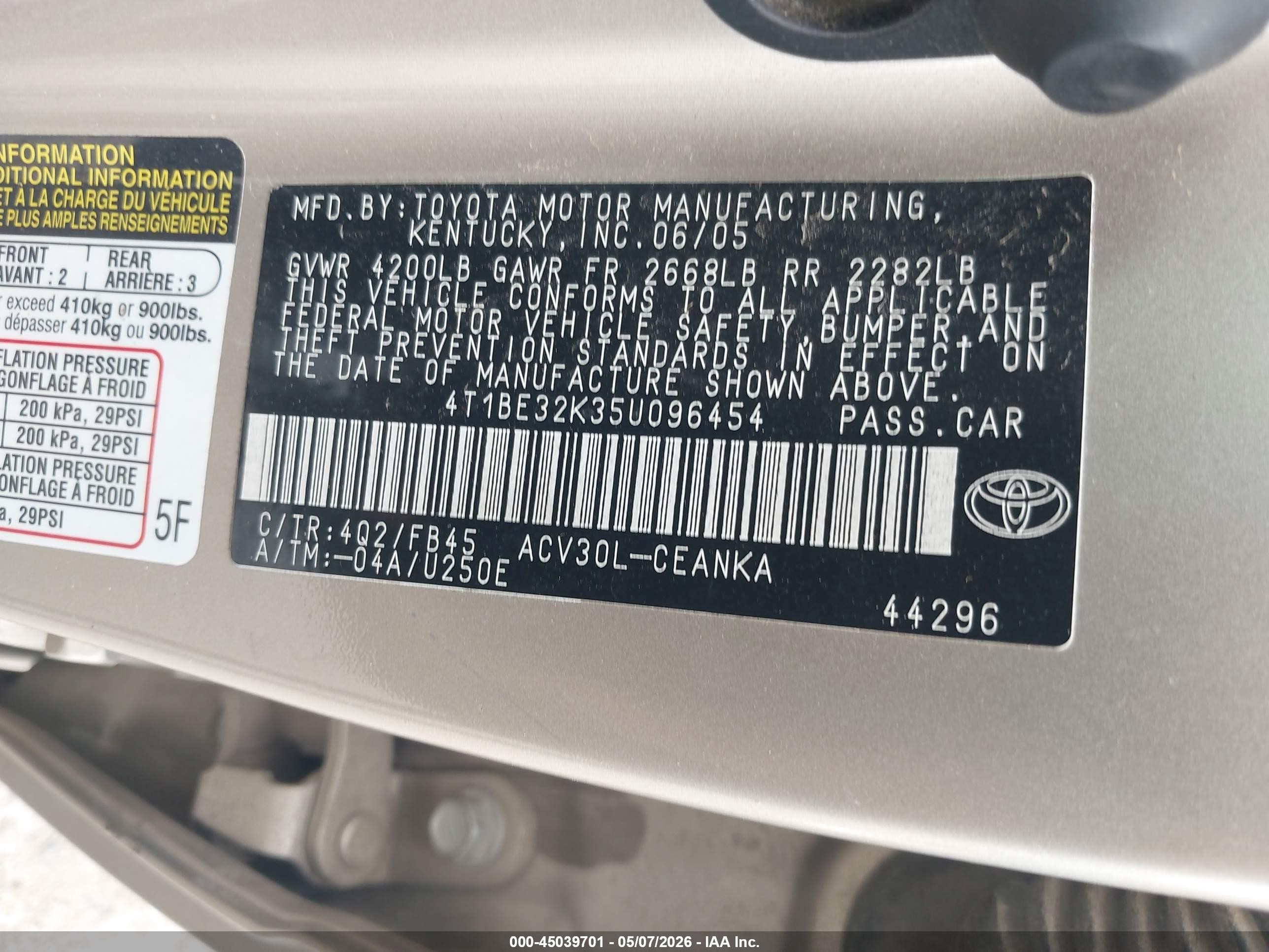 2005 Toyota Camry Le Gold vin: 4T1BE32K35U096454