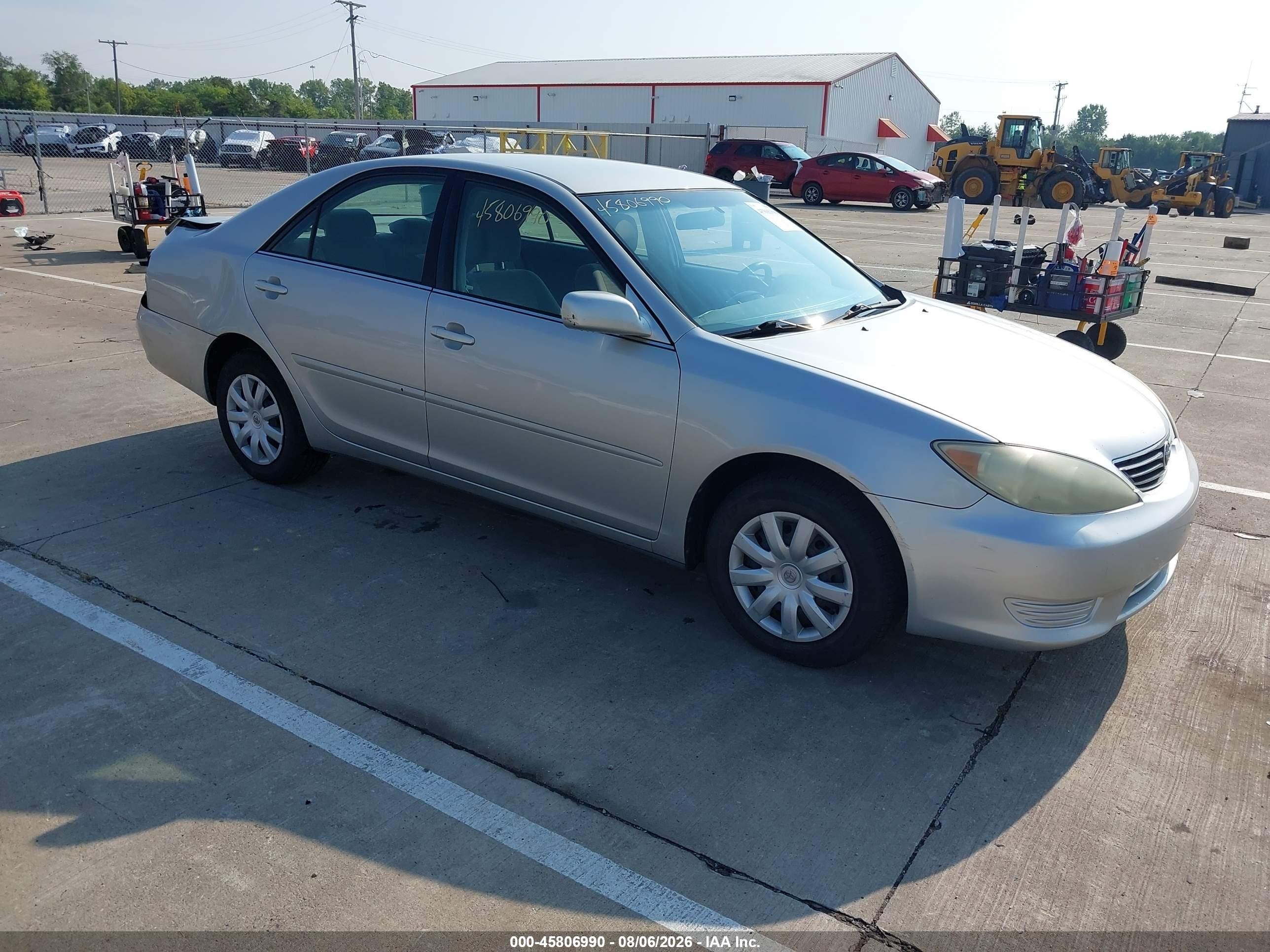 2005 Toyota Camry Le Silver vin: 4T1BE32K35U381607