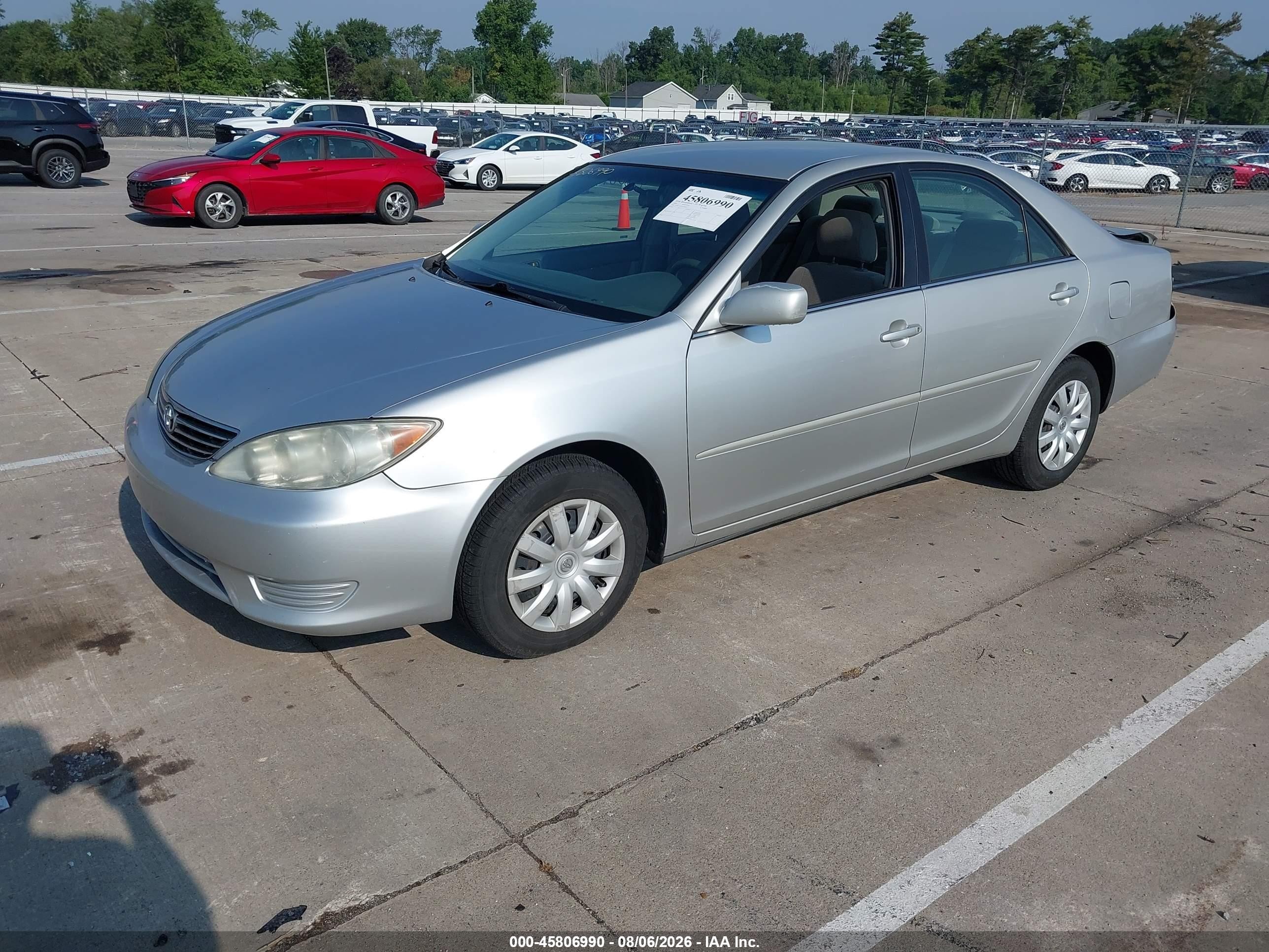 2005 Toyota Camry Le Silver vin: 4T1BE32K35U381607