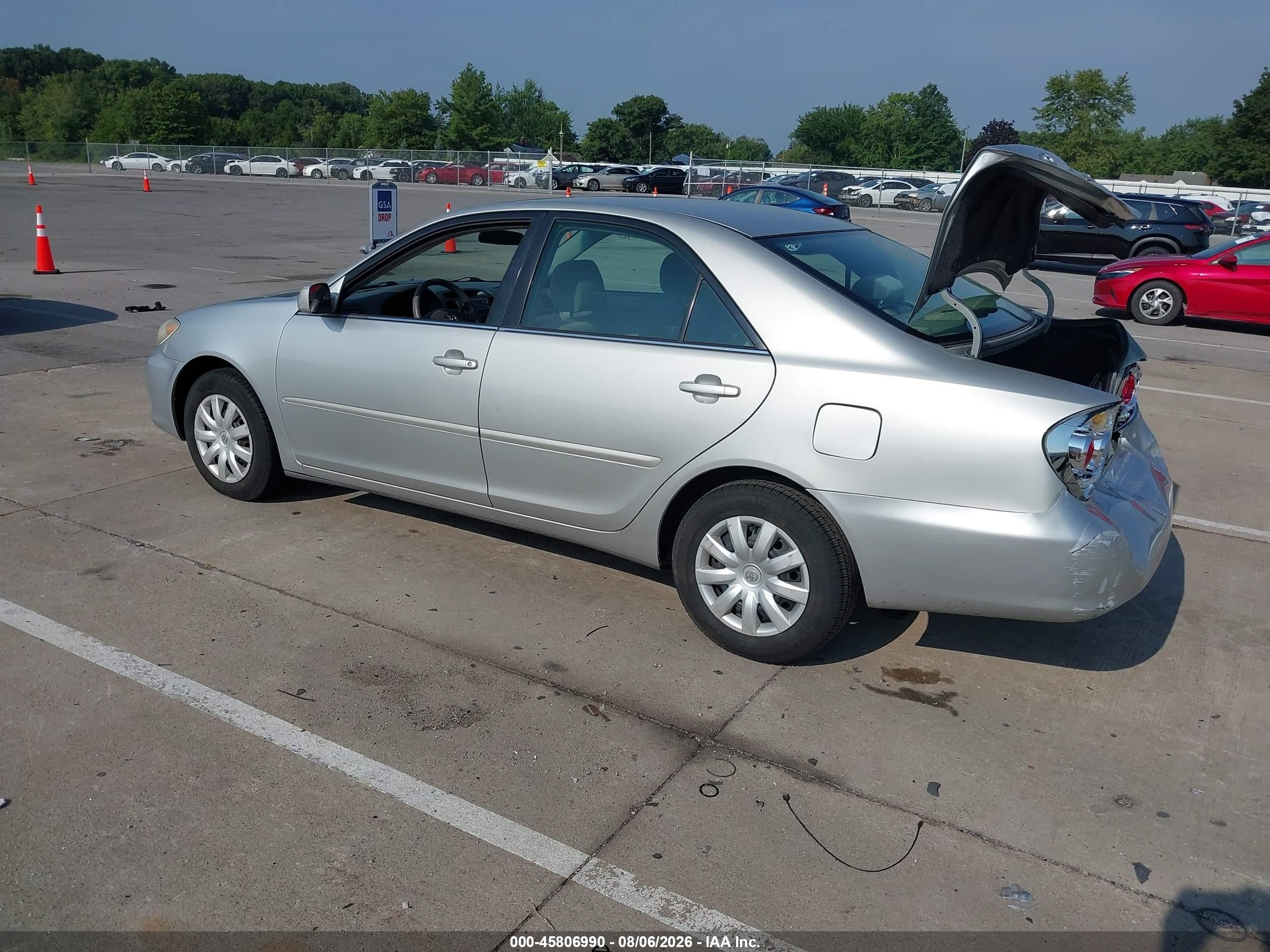 2005 Toyota Camry Le Silver vin: 4T1BE32K35U381607