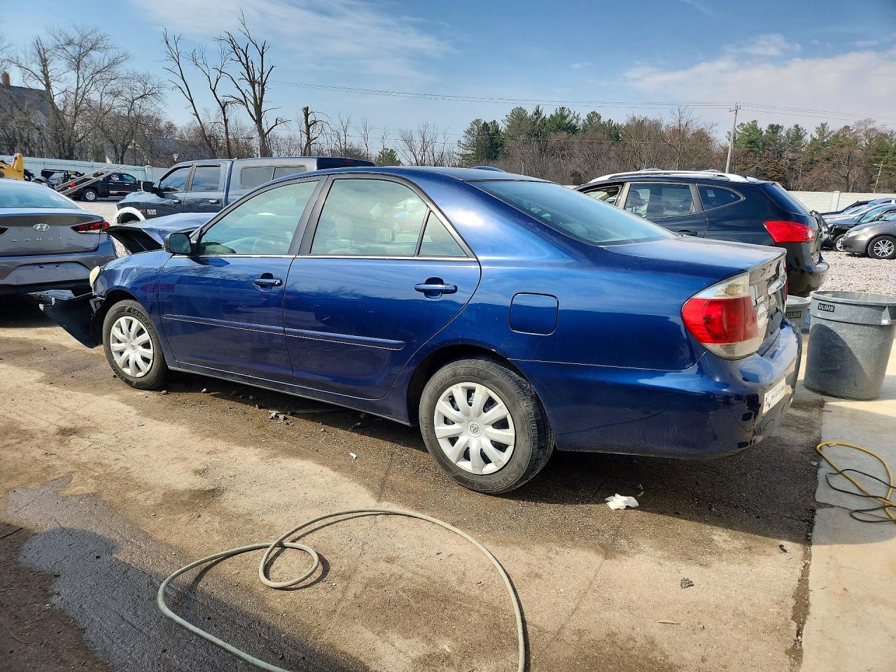 2005 Toyota Camry Le Blue vin: 4T1BE32K35U414069