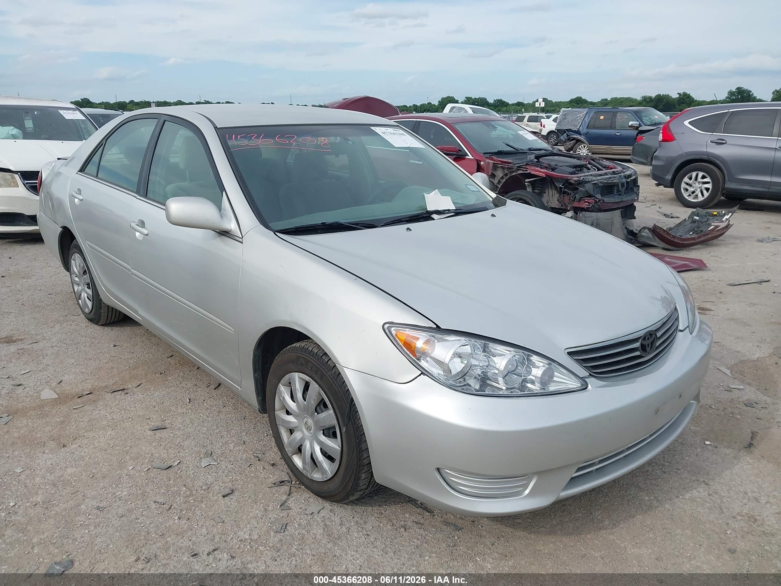 2005 Toyota Camry Le Silver vin: 4T1BE32K35U420244