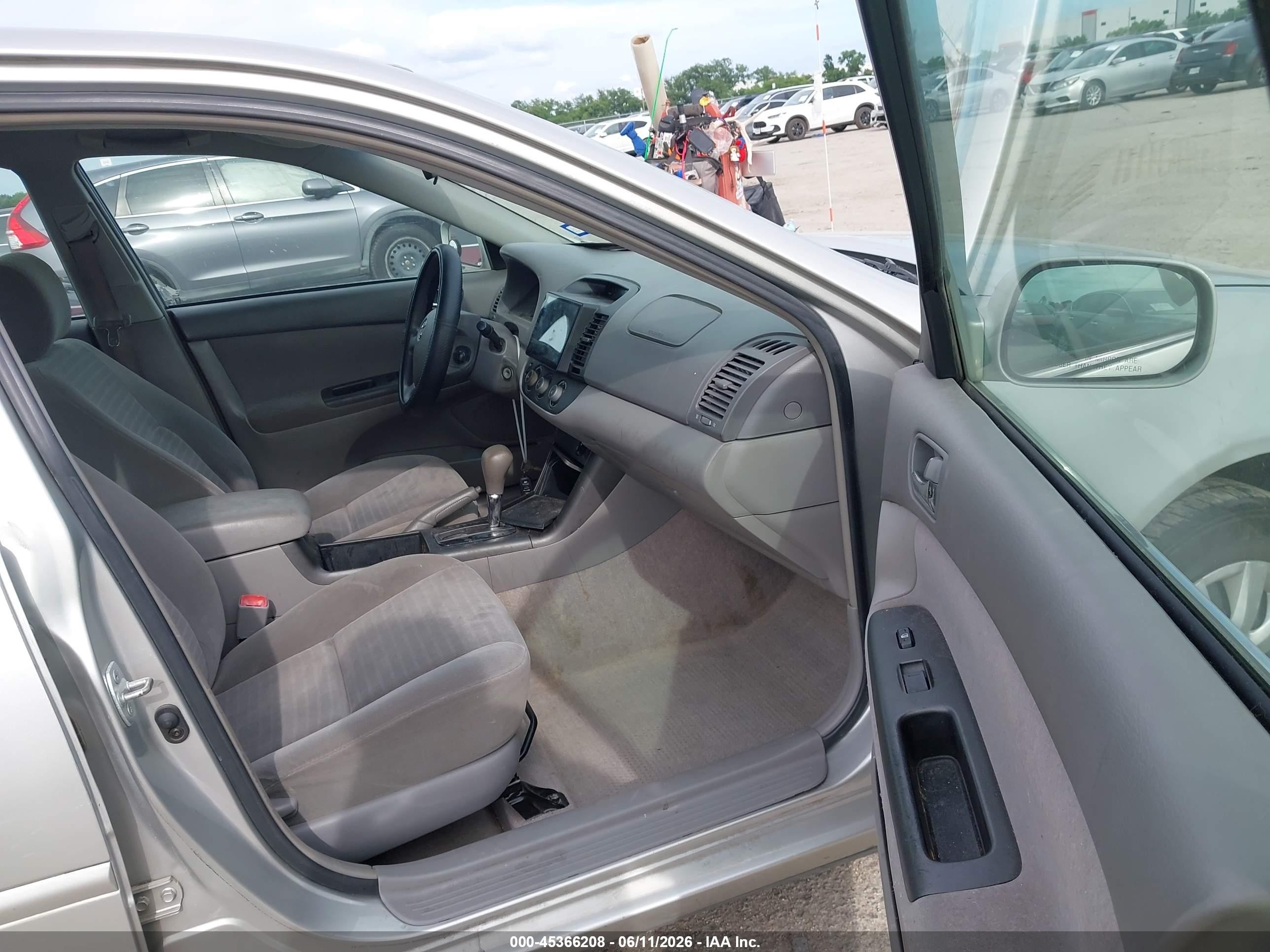 2005 Toyota Camry Le Silver vin: 4T1BE32K35U420244