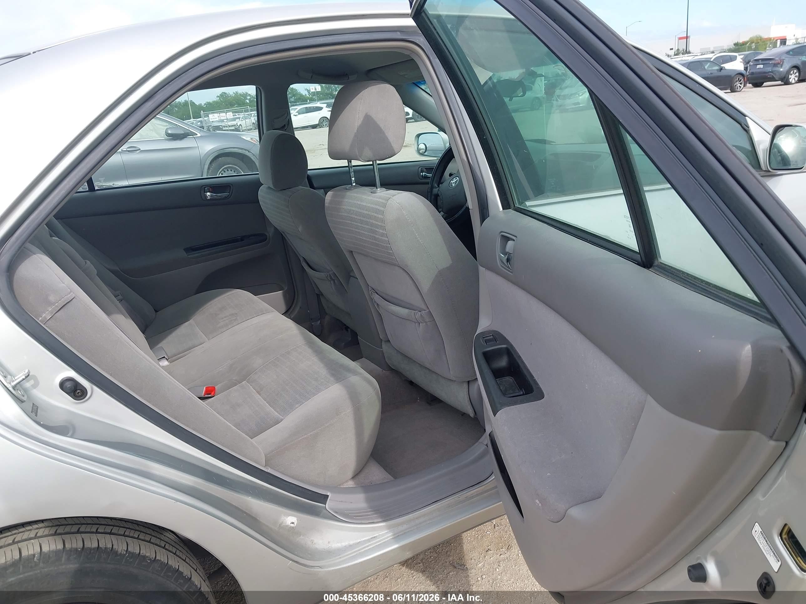 2005 Toyota Camry Le Silver vin: 4T1BE32K35U420244