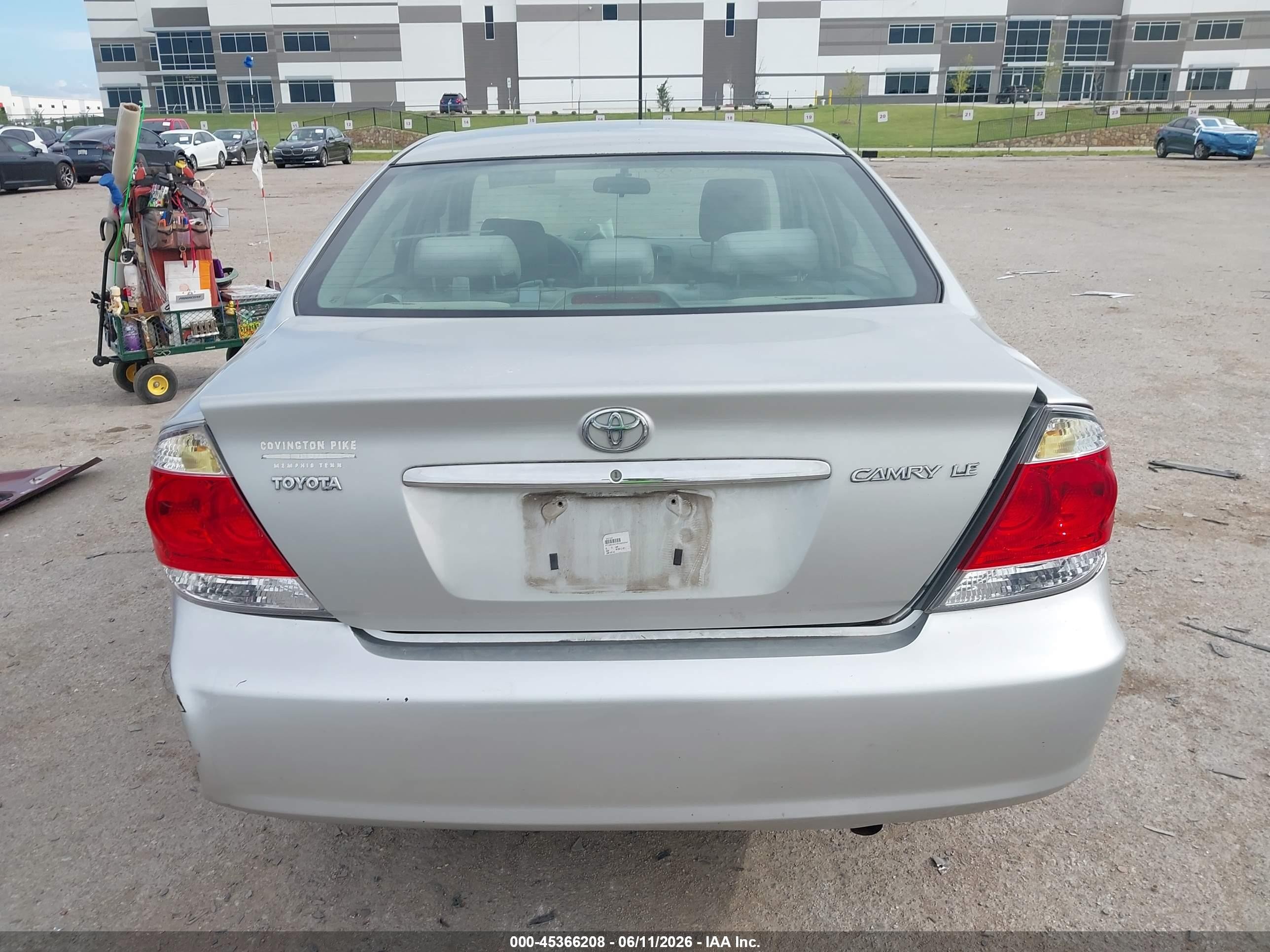 2005 Toyota Camry Le Silver vin: 4T1BE32K35U420244
