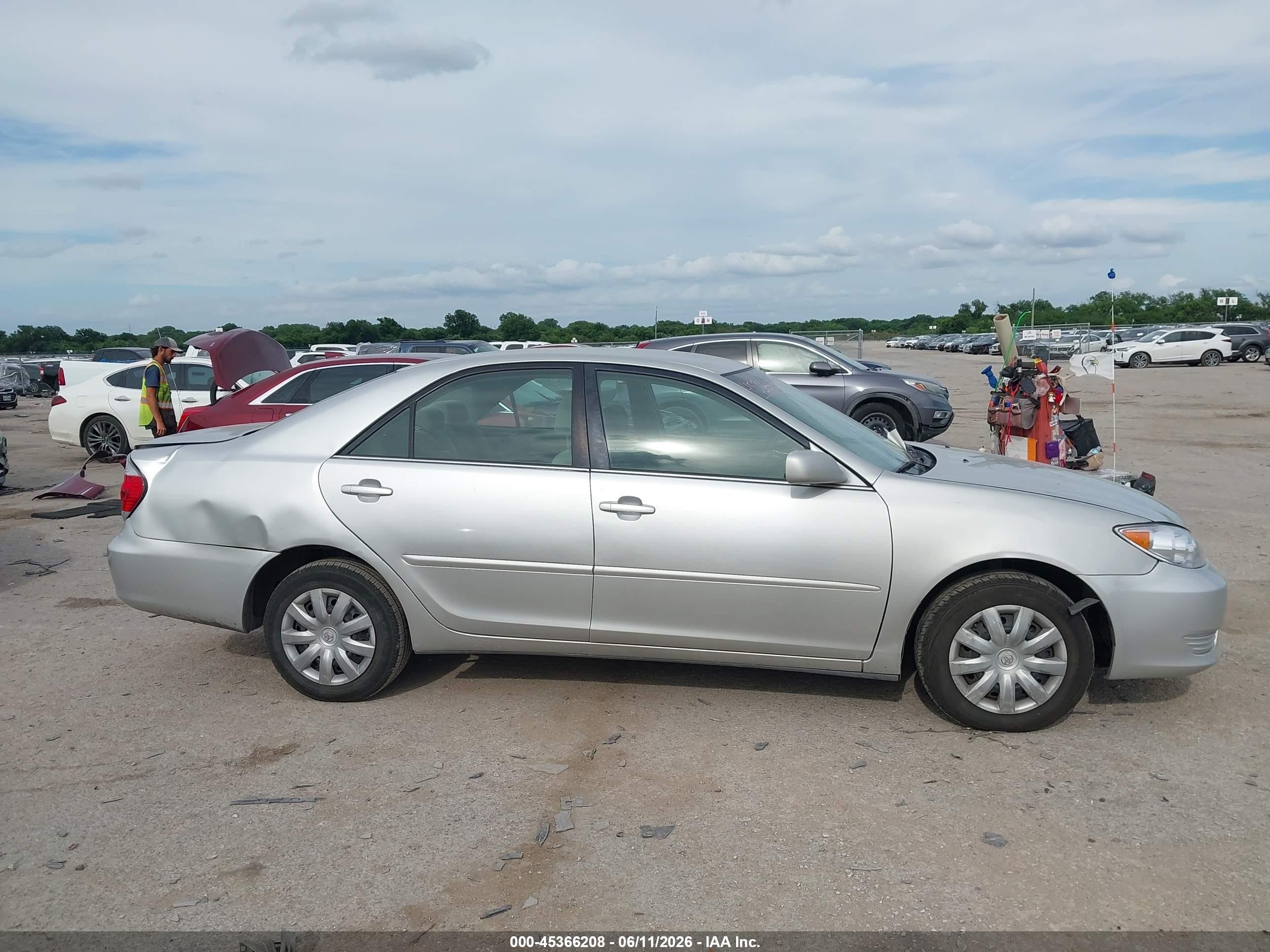 2005 Toyota Camry Le Silver vin: 4T1BE32K35U420244
