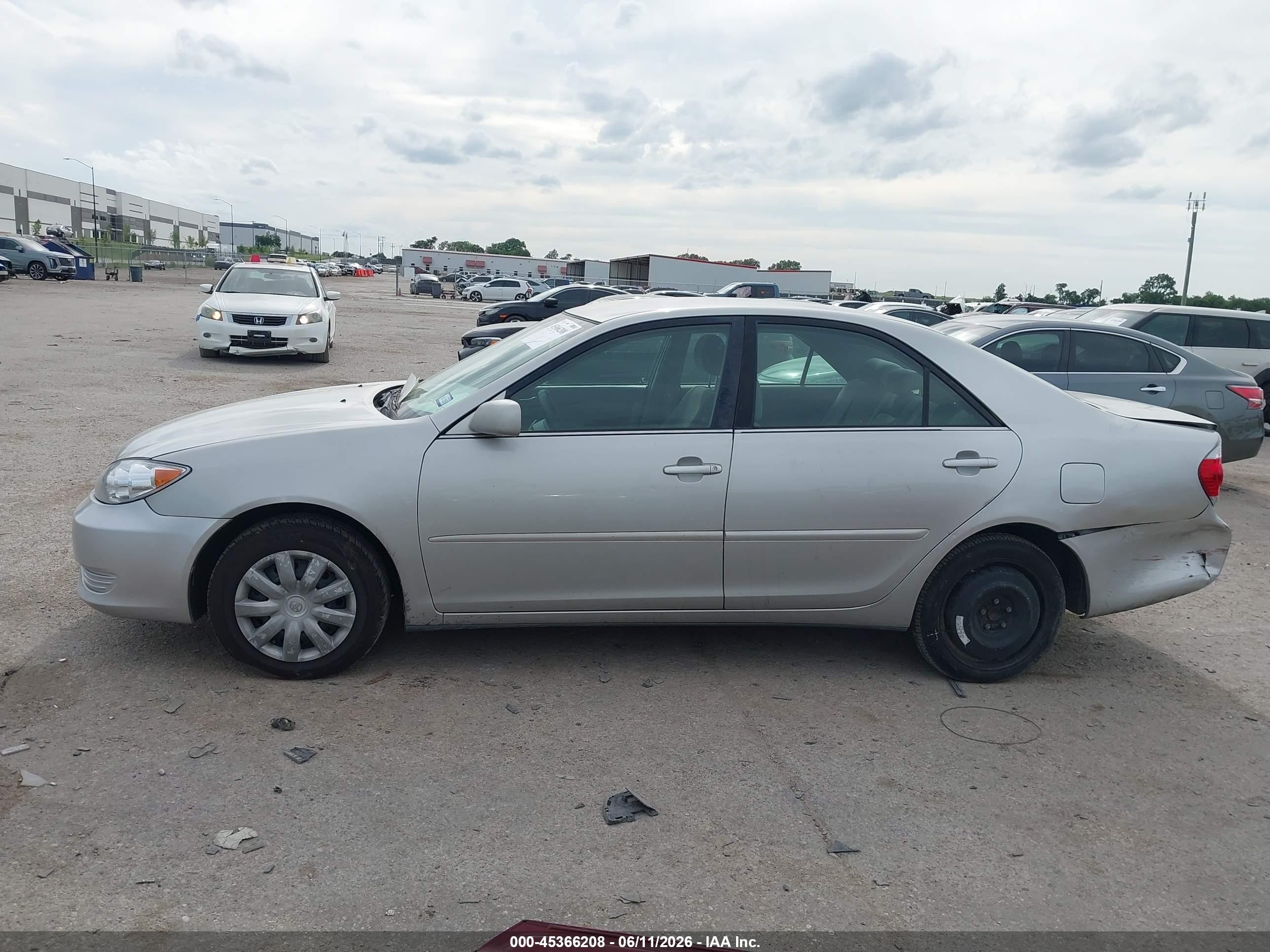 2005 Toyota Camry Le Silver vin: 4T1BE32K35U420244