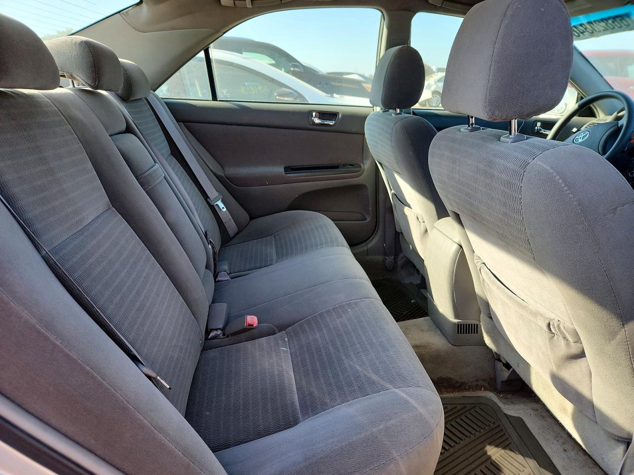 2005 Toyota Camry Le Silver vin: 4T1BE32K35U509439