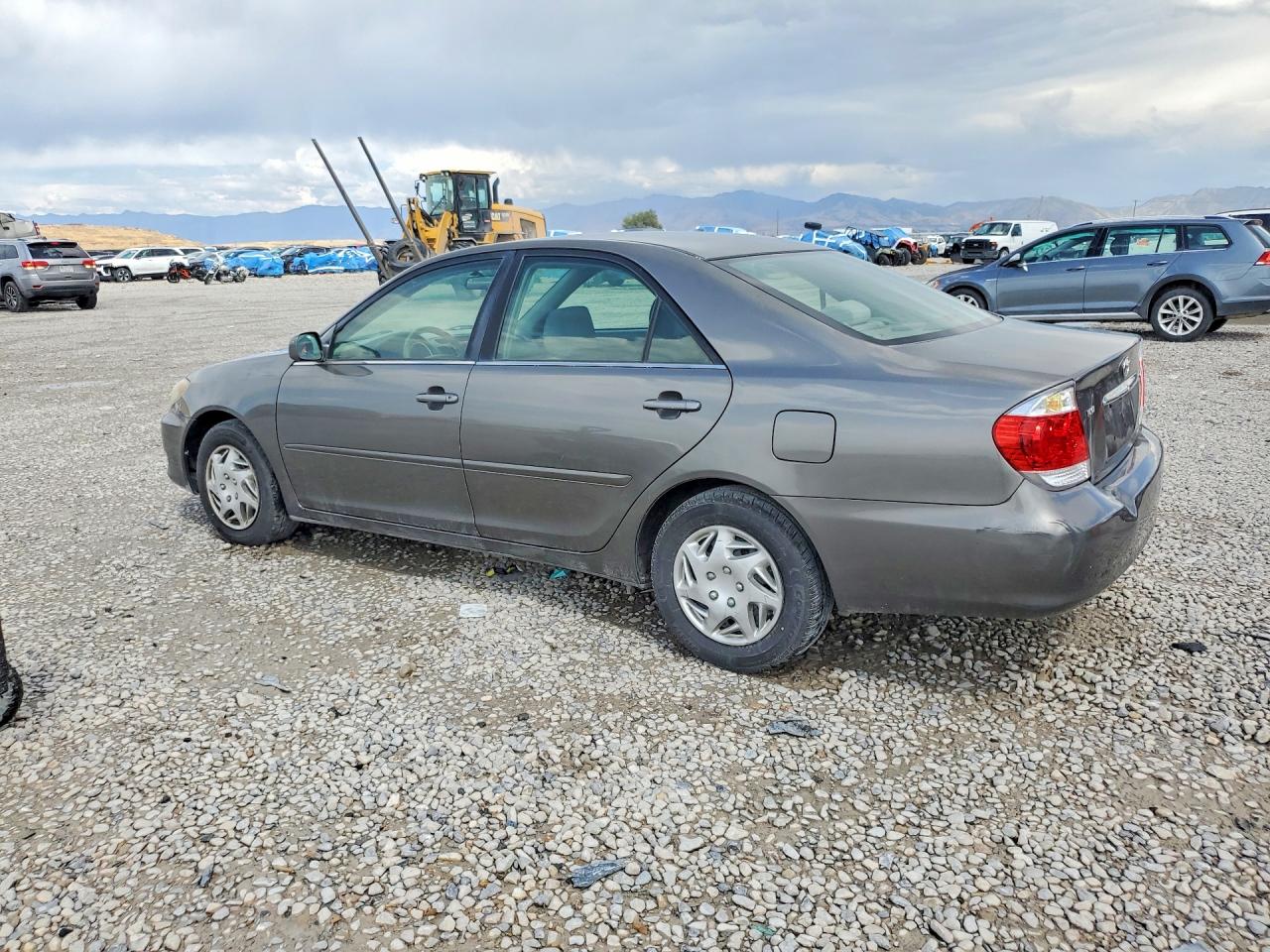 2005 Toyota Camry Standard Tan vin: 4T1BE32K35U512129