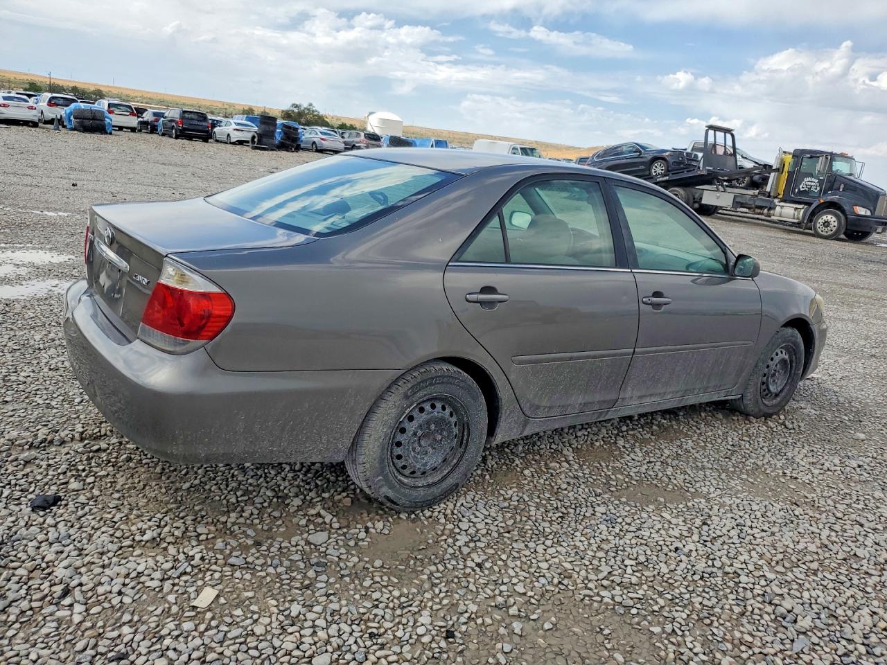 2005 Toyota Camry Standard Tan vin: 4T1BE32K35U512129