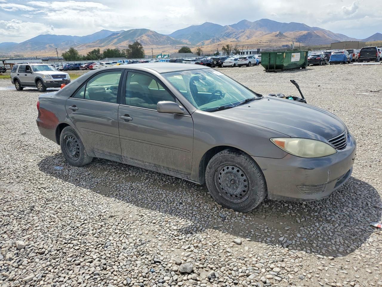 2005 Toyota Camry Standard Tan vin: 4T1BE32K35U512129