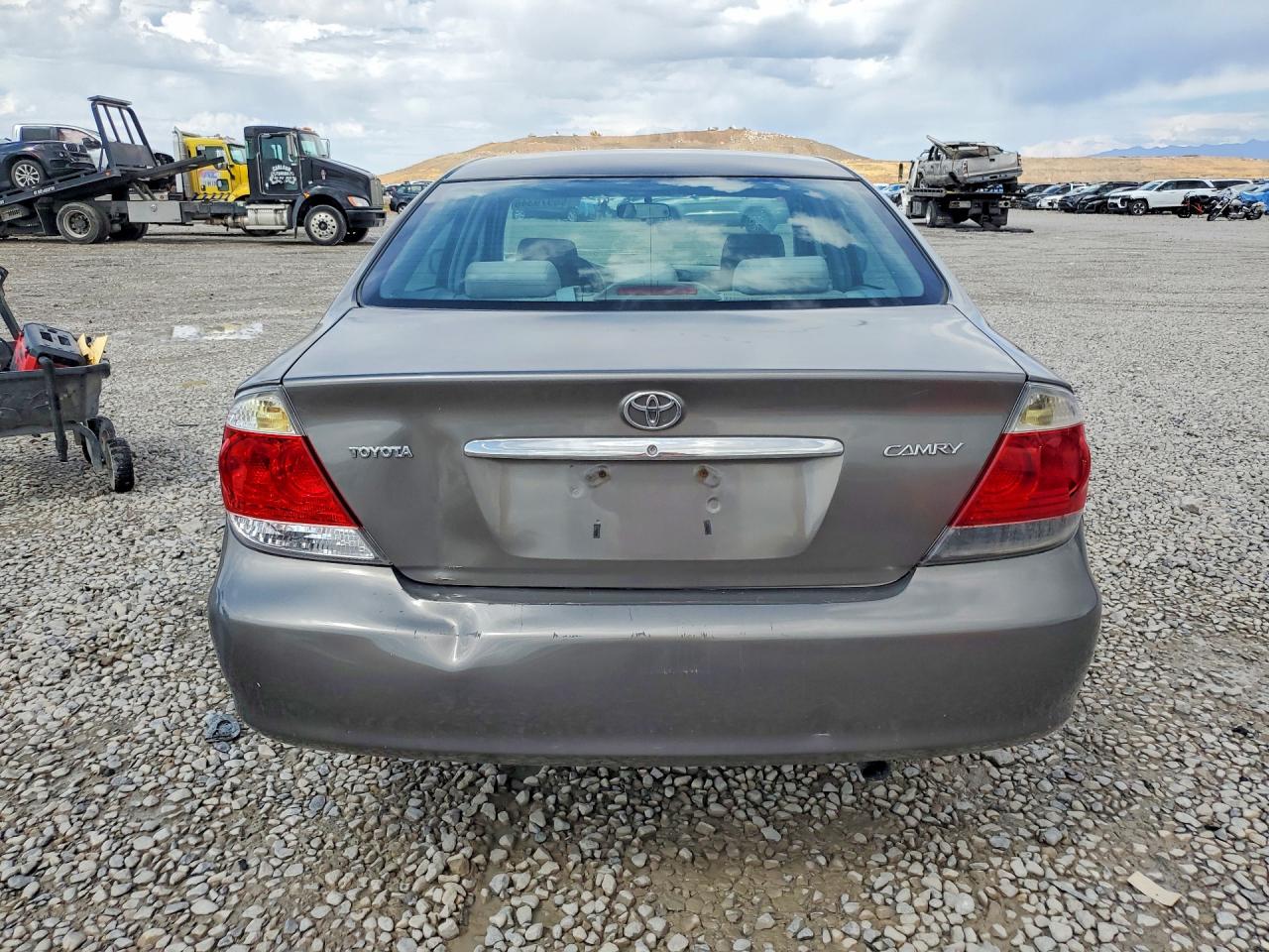 2005 Toyota Camry Standard Tan vin: 4T1BE32K35U512129