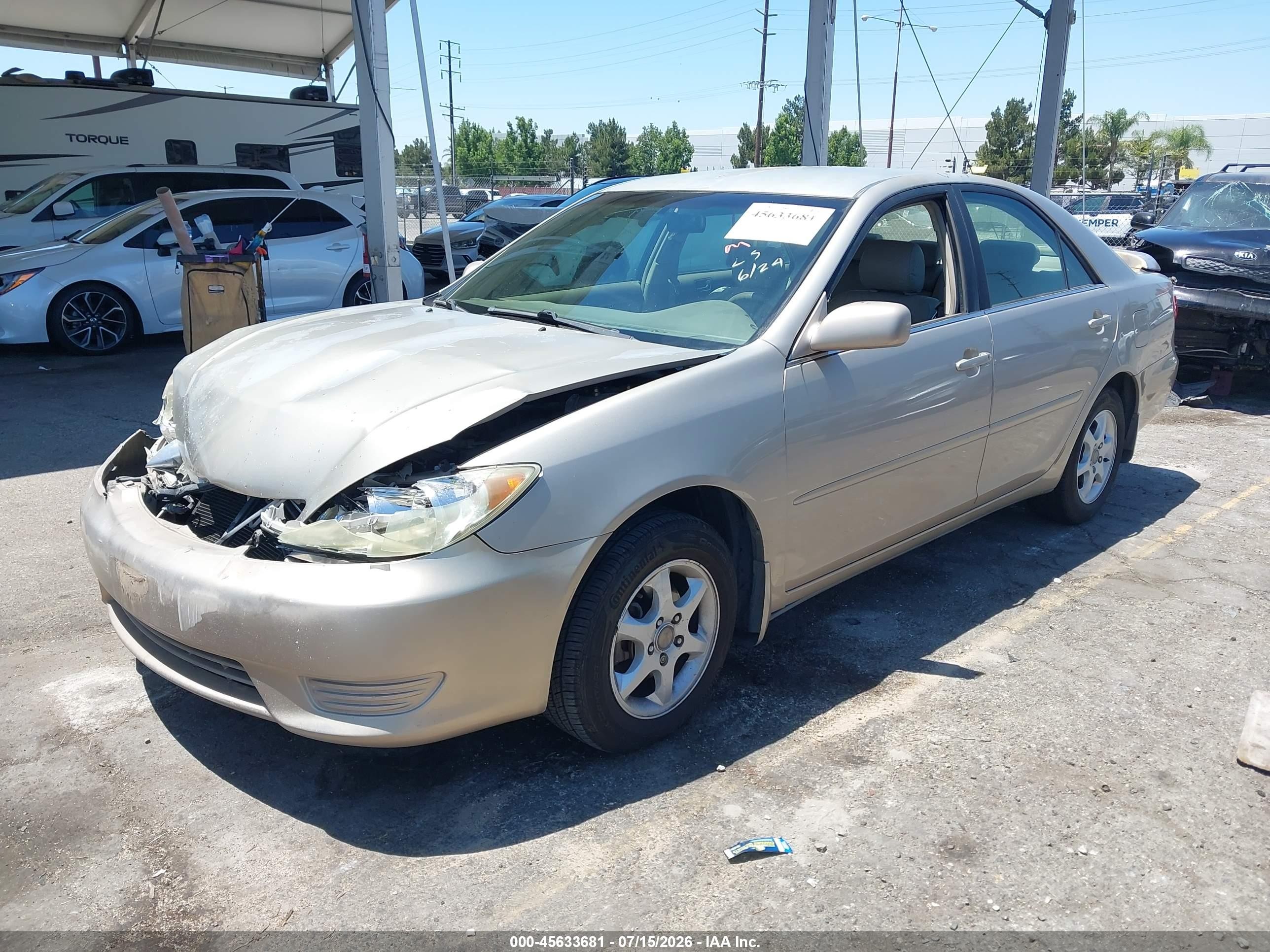 2005 Toyota Camry Le Gold vin: 4T1BE32K35U519615