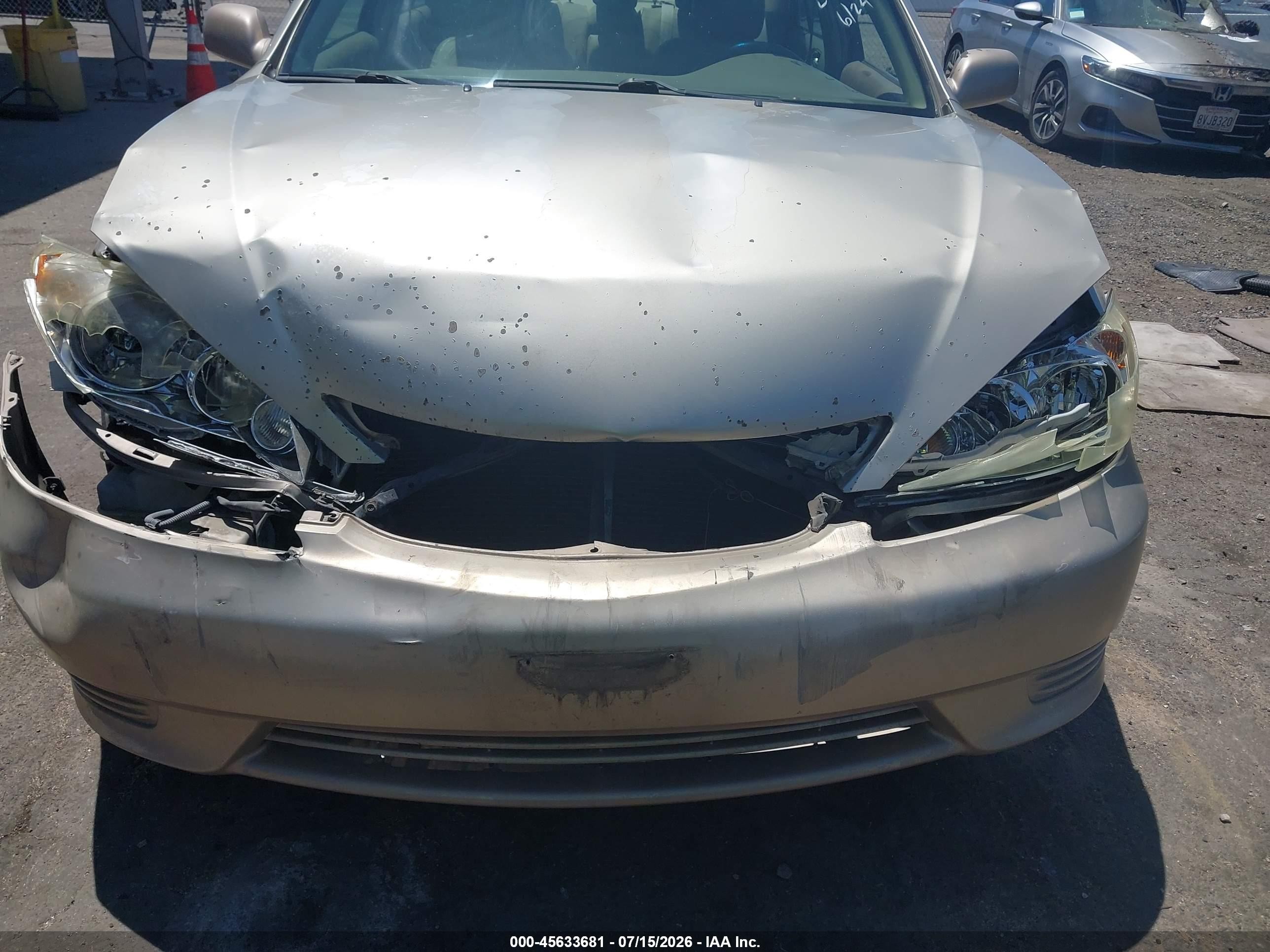 2005 Toyota Camry Le Gold vin: 4T1BE32K35U519615