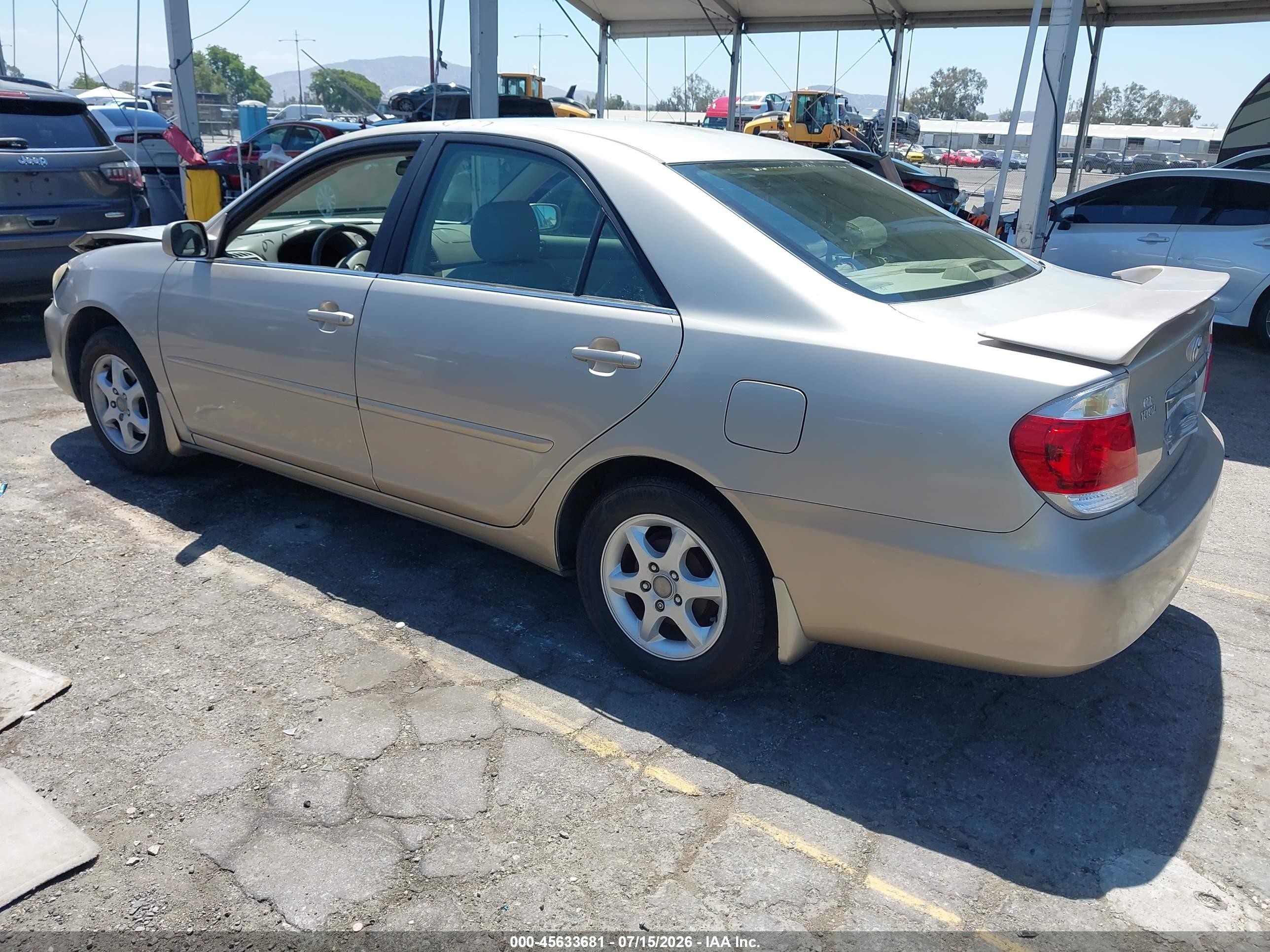2005 Toyota Camry Le Gold vin: 4T1BE32K35U519615
