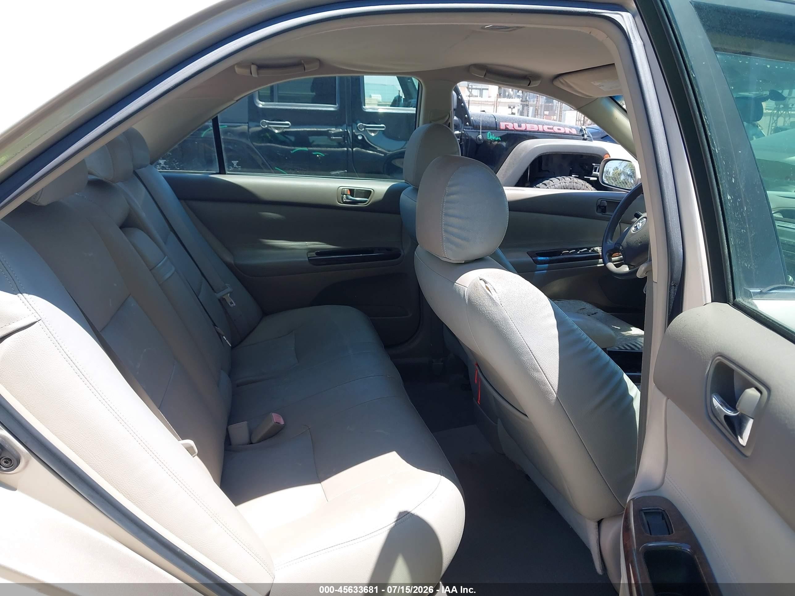 2005 Toyota Camry Le Gold vin: 4T1BE32K35U519615
