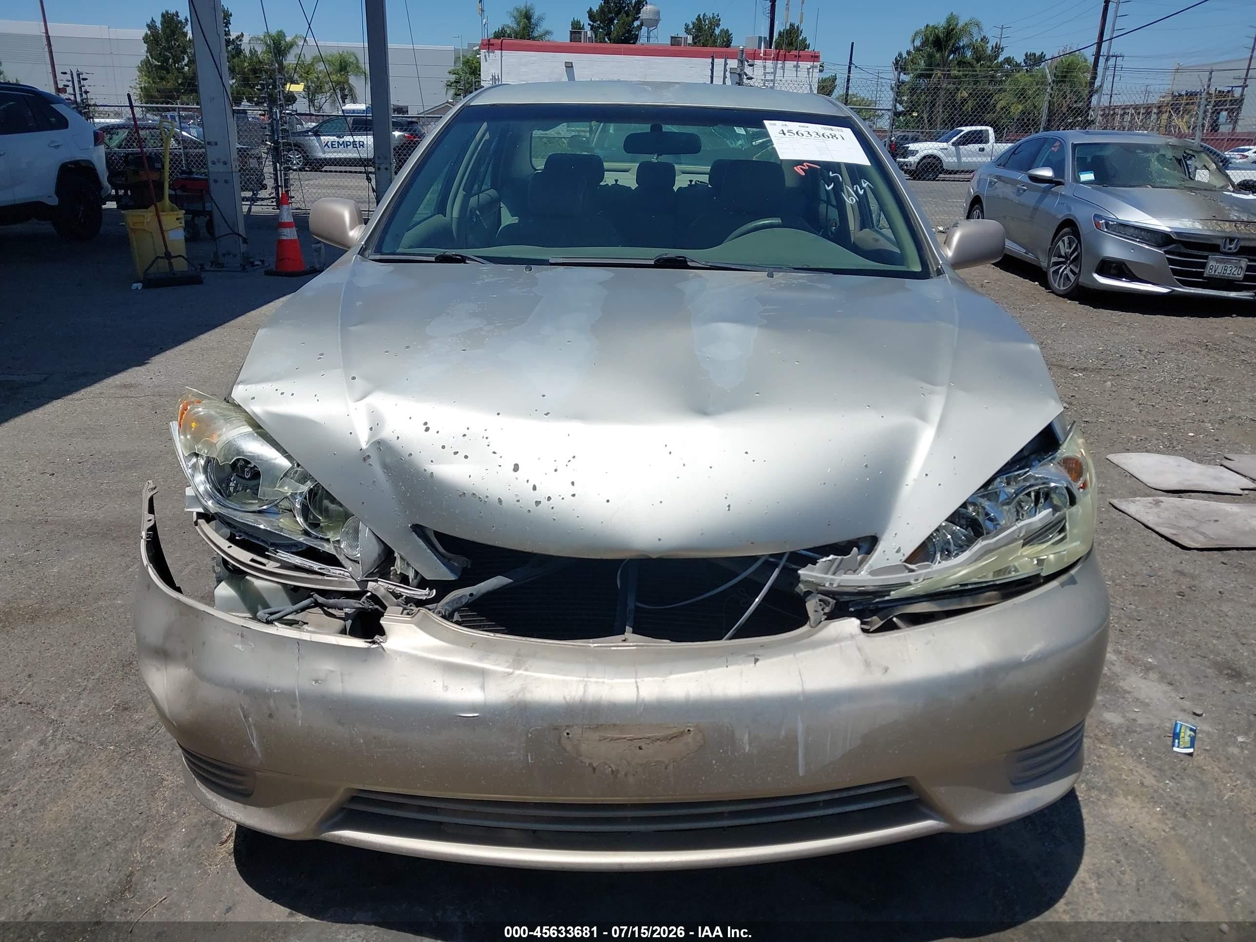 2005 Toyota Camry Le Gold vin: 4T1BE32K35U519615
