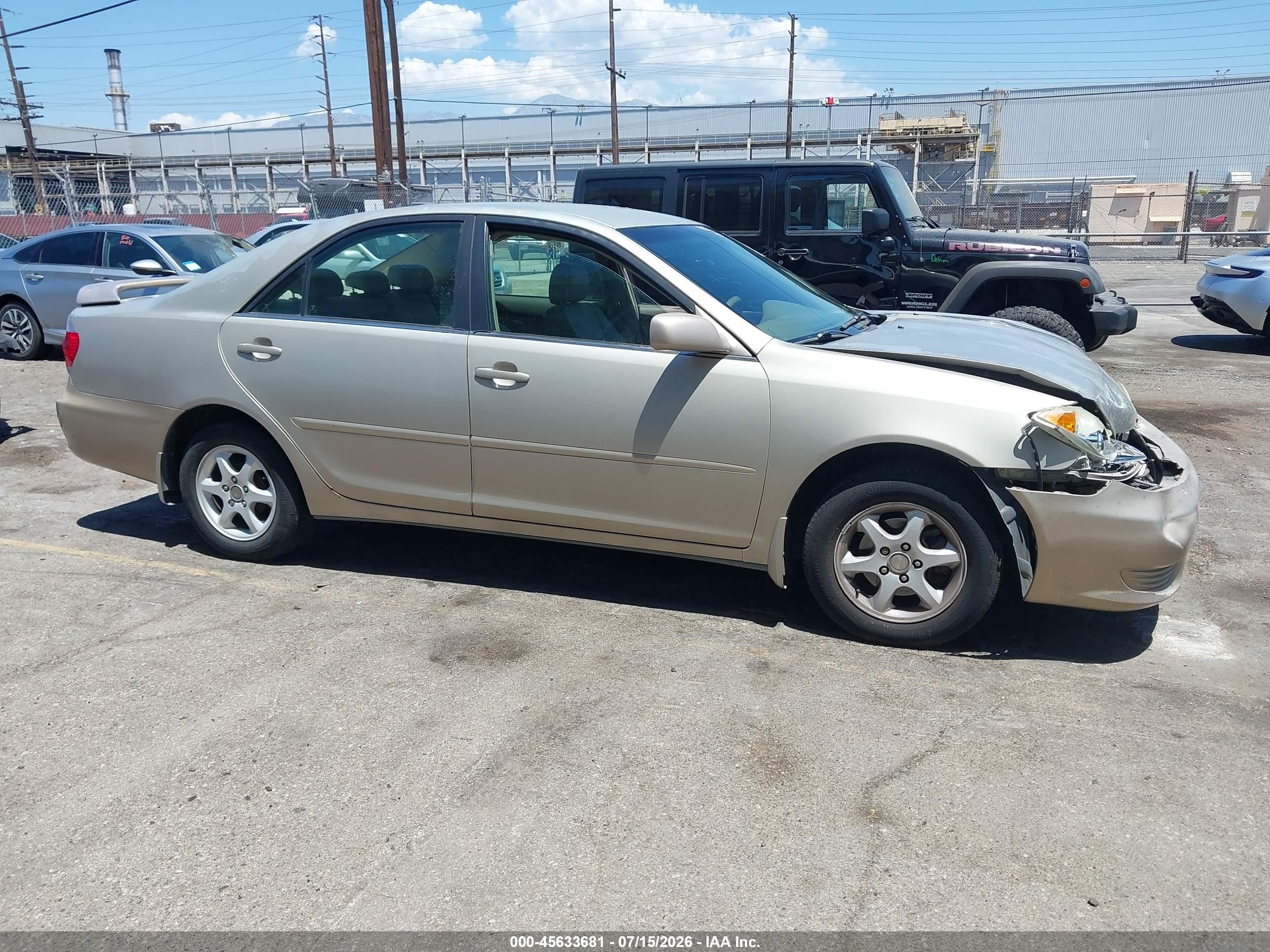 2005 Toyota Camry Le Gold vin: 4T1BE32K35U519615