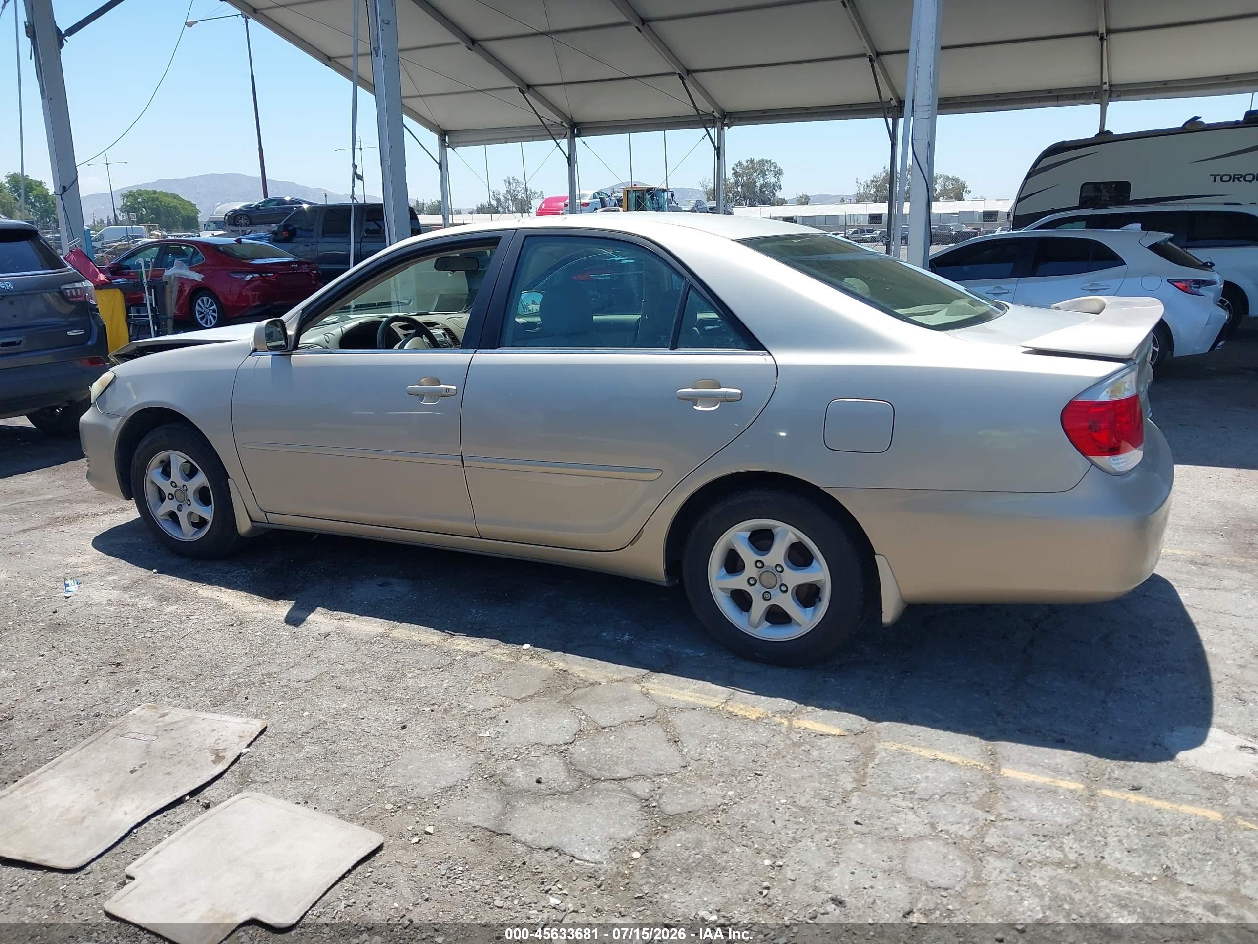 2005 Toyota Camry Le Gold vin: 4T1BE32K35U519615