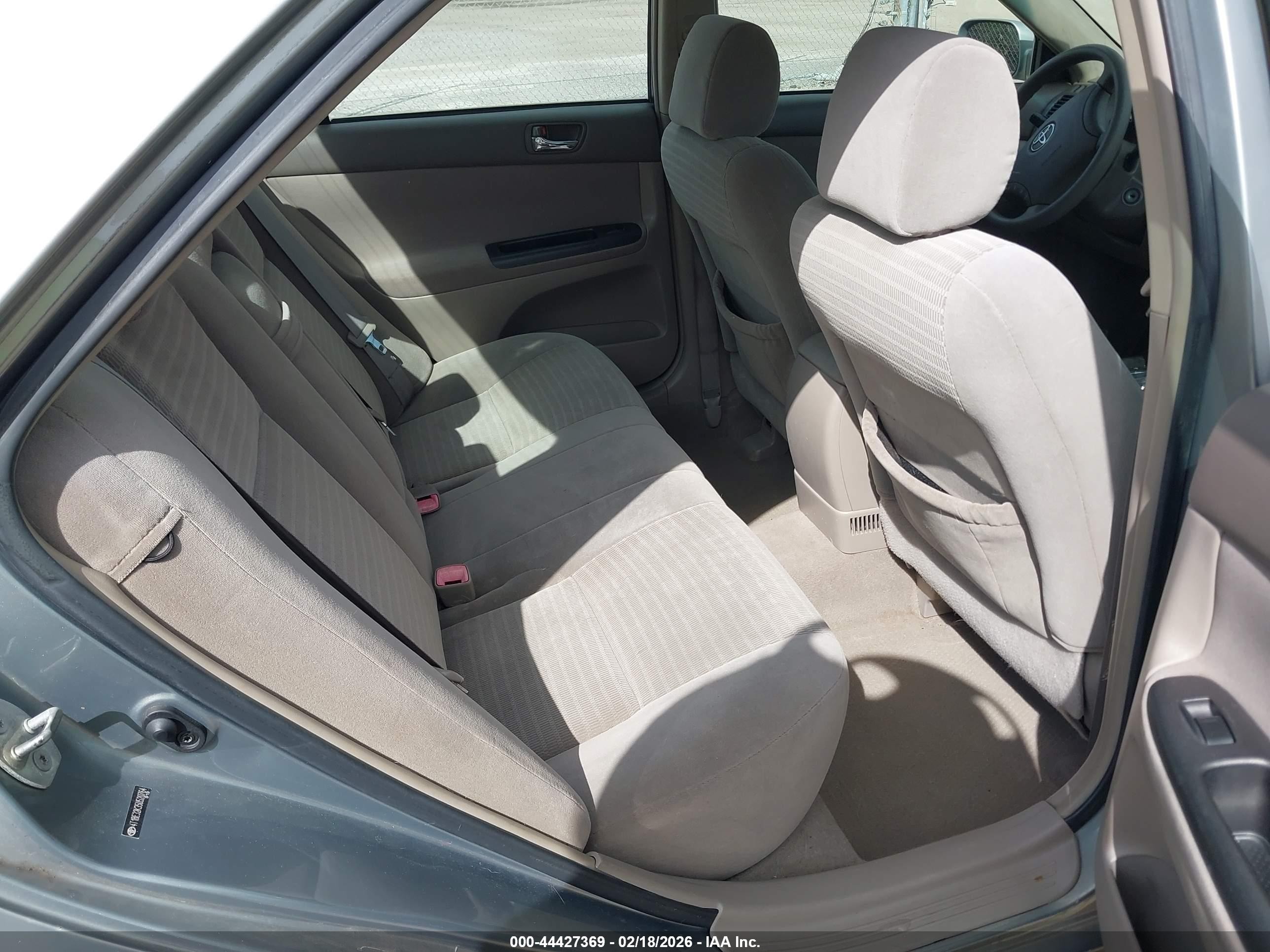 2005 Toyota Camry Le Gray vin: 4T1BE32K35U520764