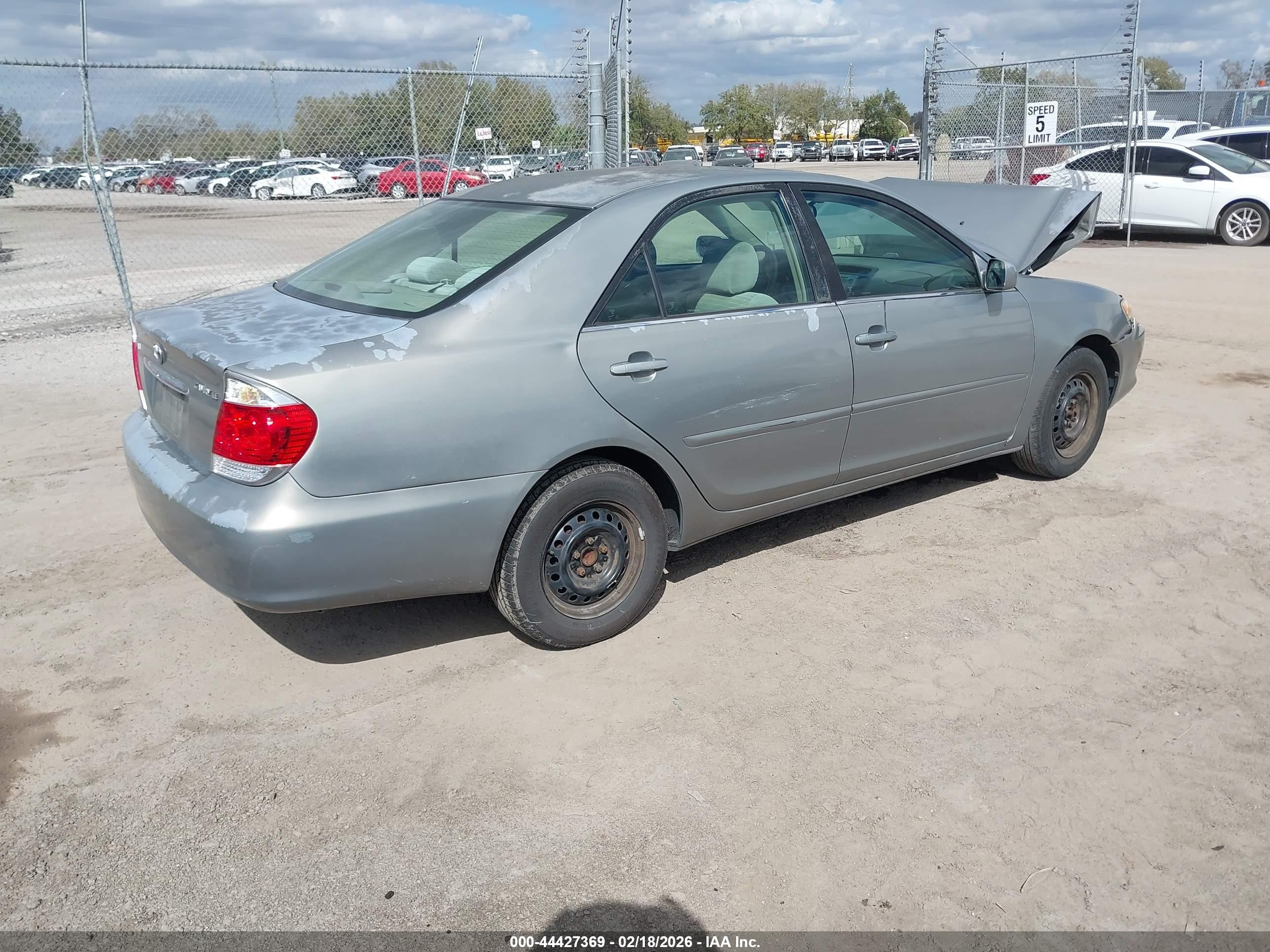2005 Toyota Camry Le Gray vin: 4T1BE32K35U520764