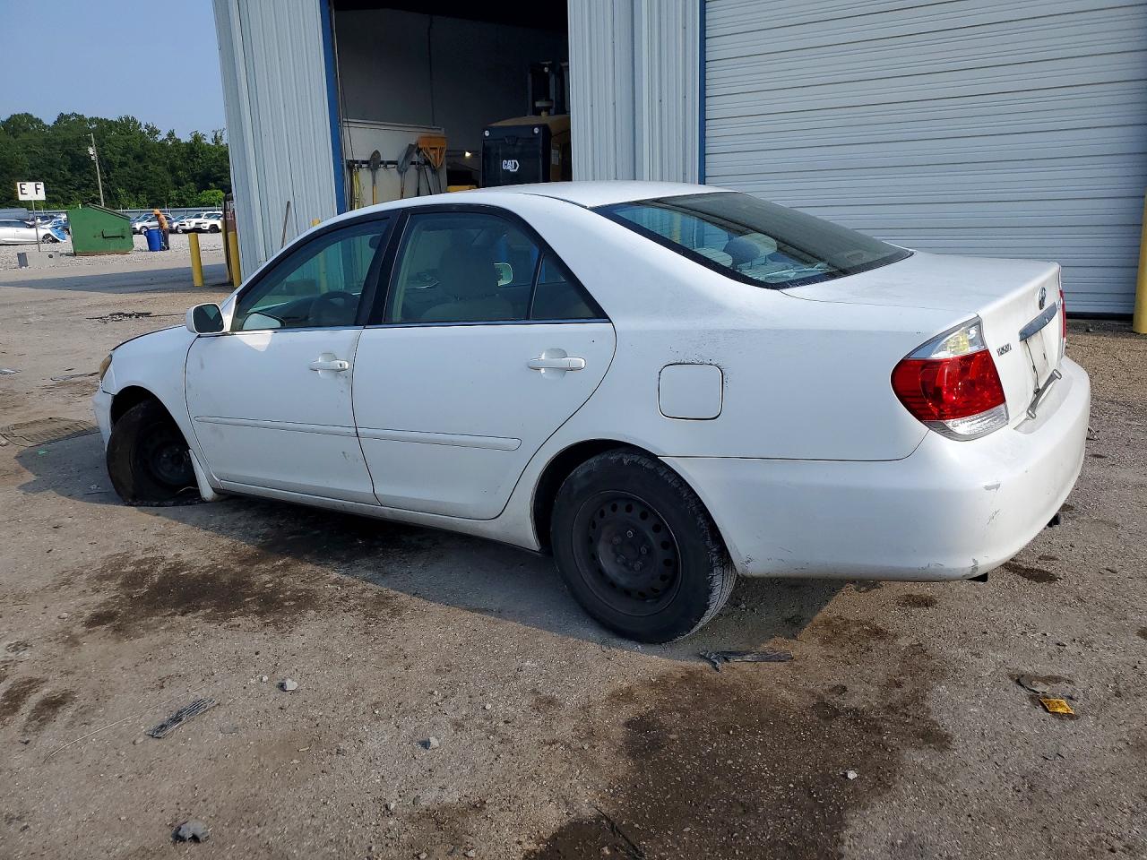 2005 Toyota Camry Le White vin: 4T1BE32K35U536320